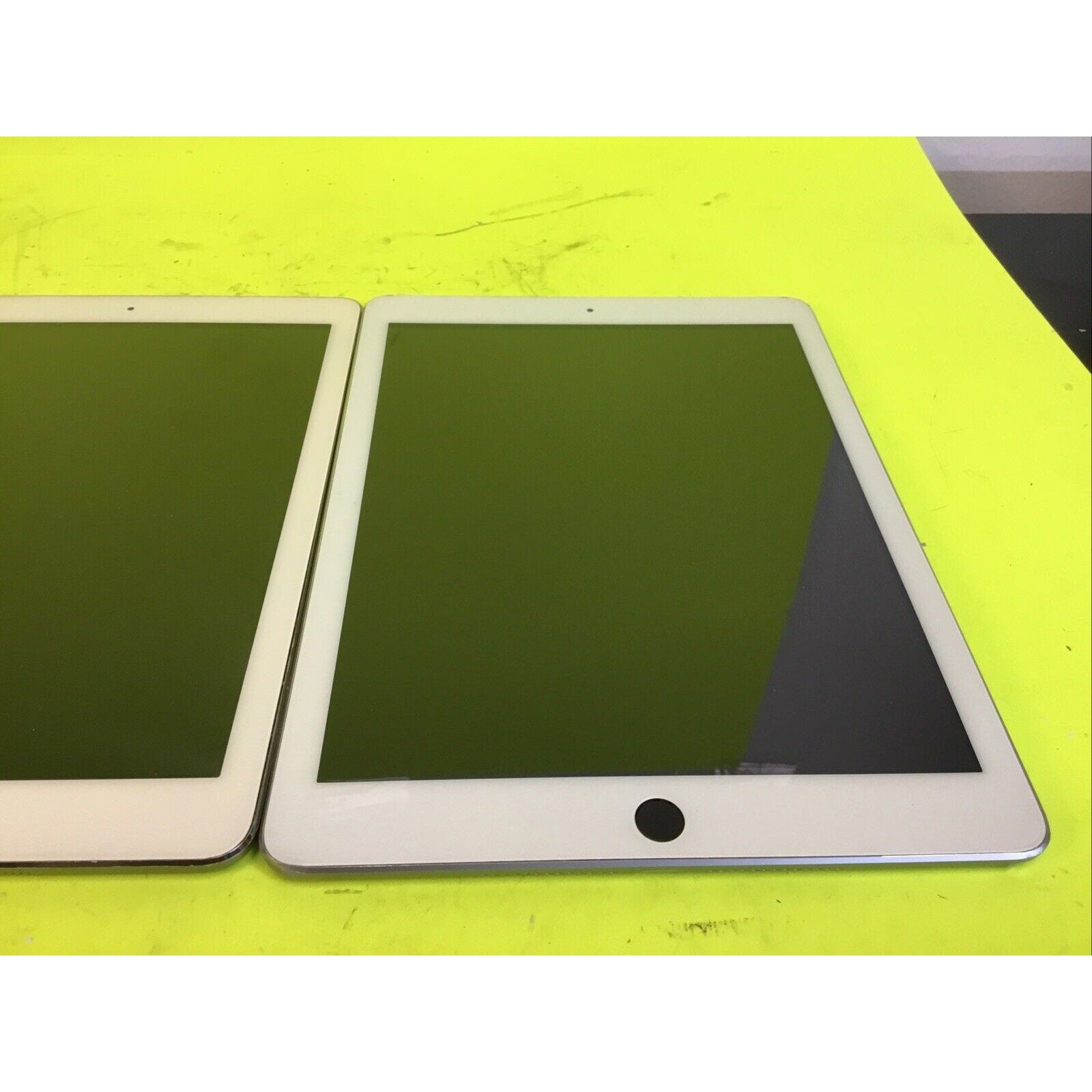 Lot of 3 x Apple iPad 5th Generation/iPad Air FOR PARTS or RECYCLE