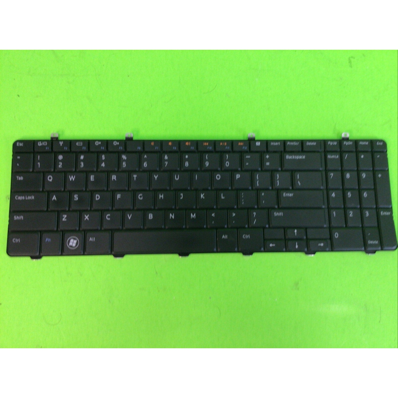 Keyboard for Dell Inspiron 1564 Laptops - Replaces XHKKF