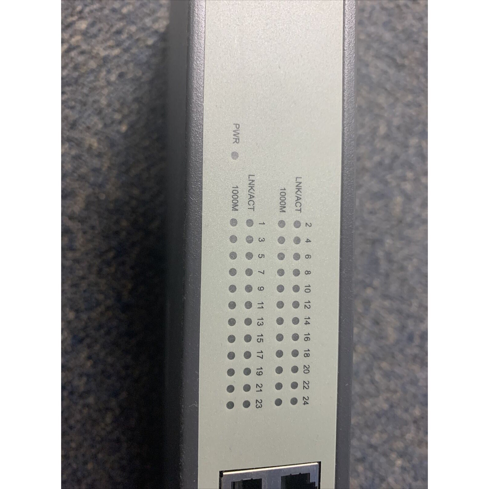 NETIS ST-3131/ST3124G 24 PORT RACK-MOUNTABLE GIGABIT ETHERNET Network Switch