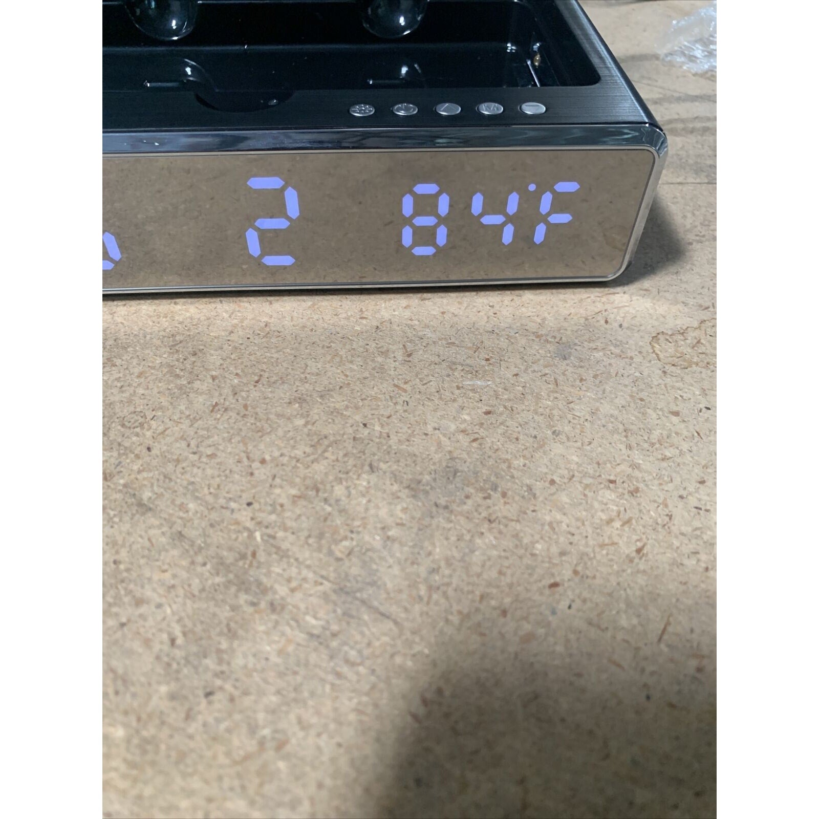 Arctic Silver UV SANITIZER DESK CLOCK WITH WIRELESS CHARGING - UV07-US