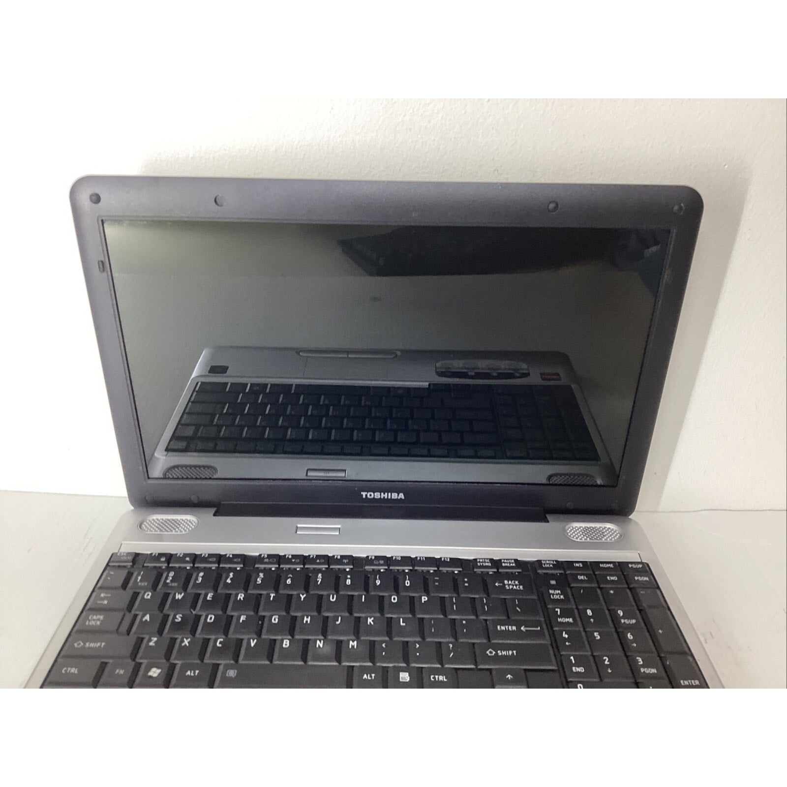 Toshiba L505-LS5005 Laptop No RAM/HDD Bad Motherboard - For Parts