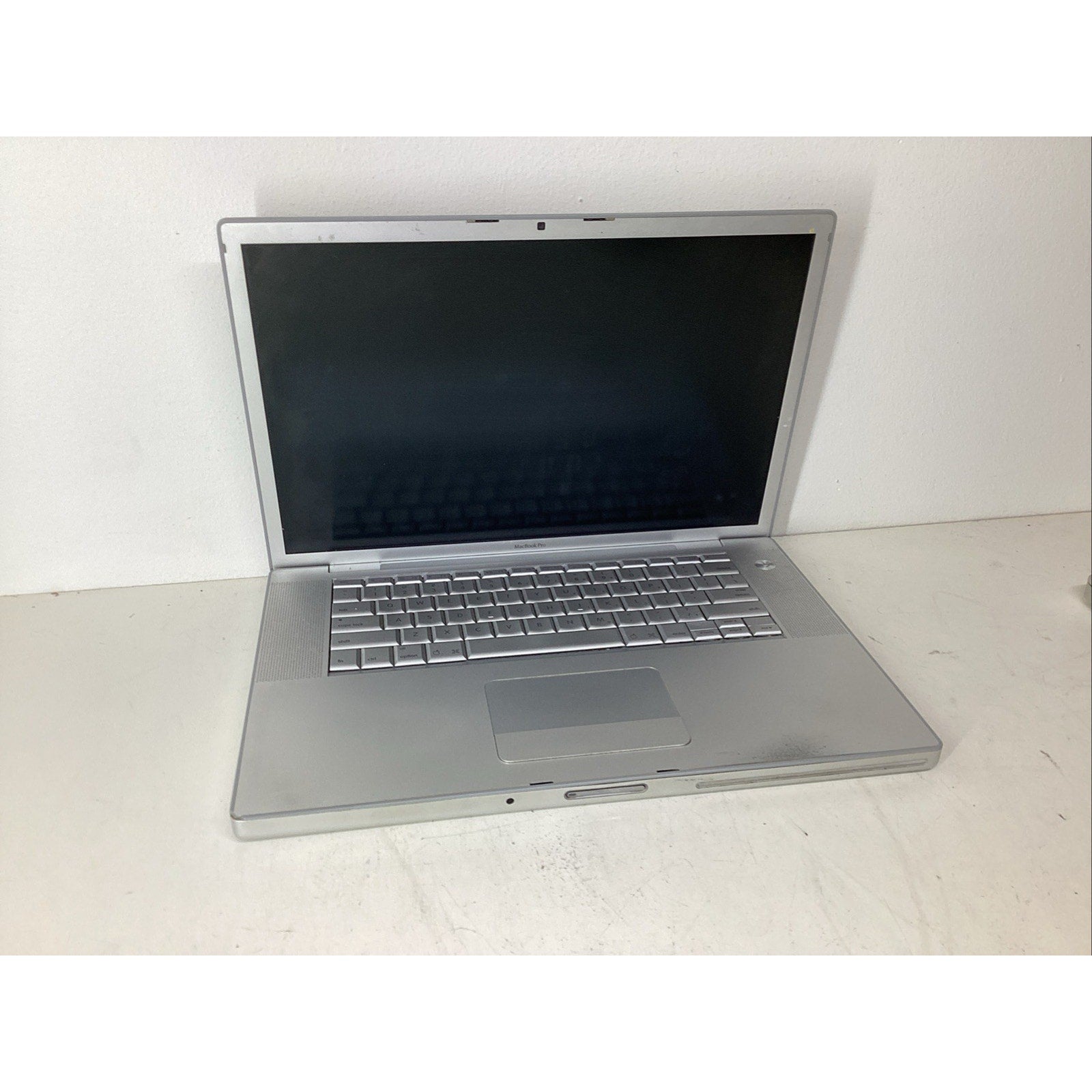 Apple MacBook Pro A1226 15.4" 2007 Intel Core Duo - For Parts