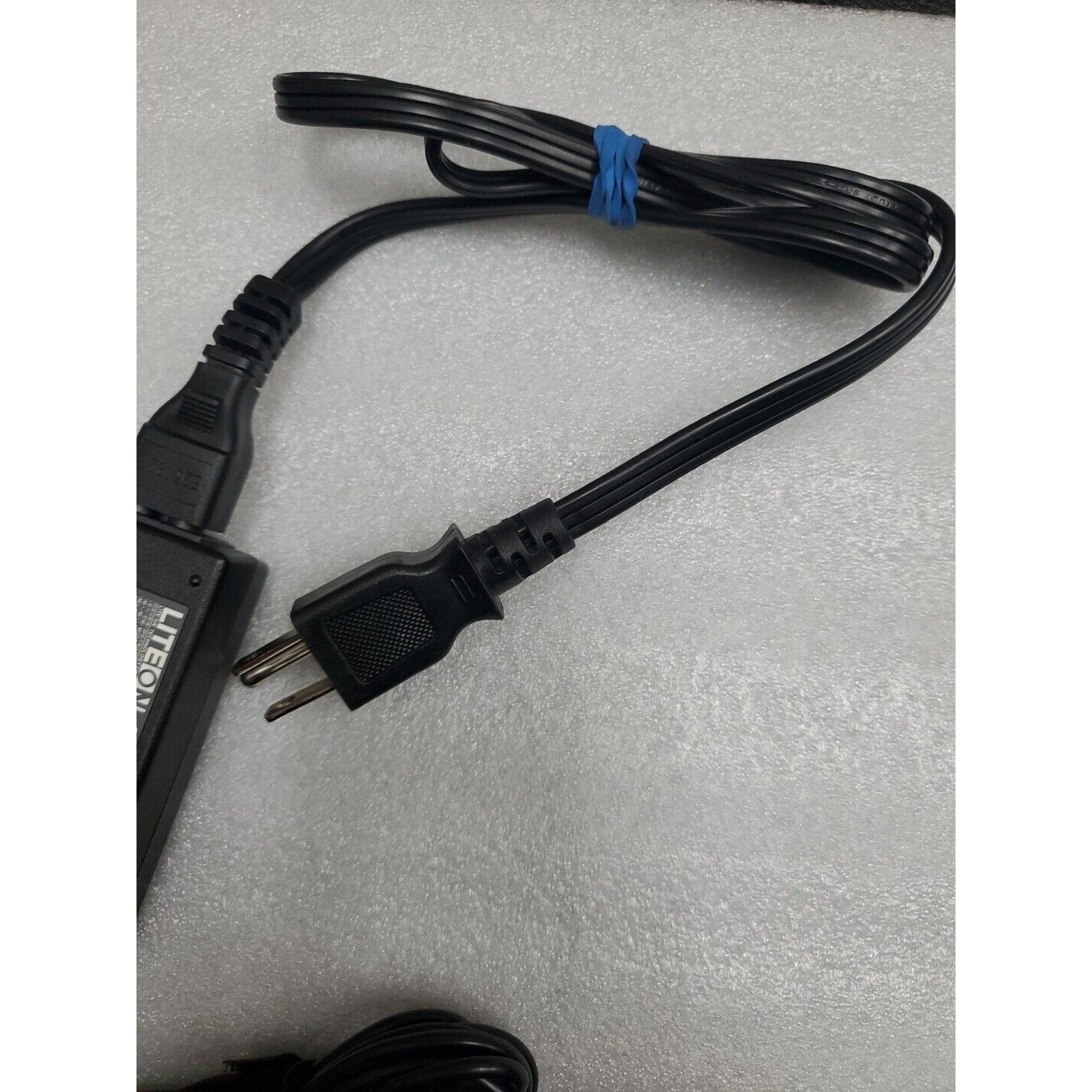 Liteon Dell PA-1300-04 MNX47 0MNX47 Power Adapter Cord 19V 1.58A 30W NSW23579
