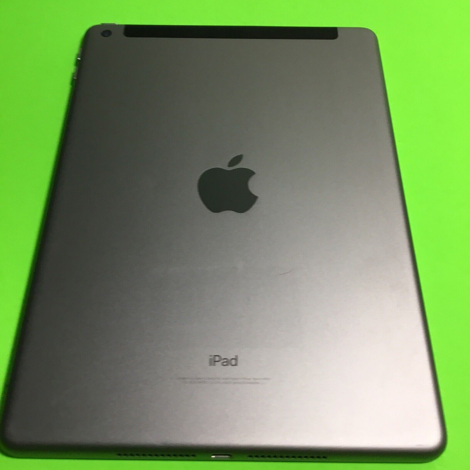 Lot of 2x Apple iPad 5th Gen a1823 and a1822 FOR PARTS ONLY