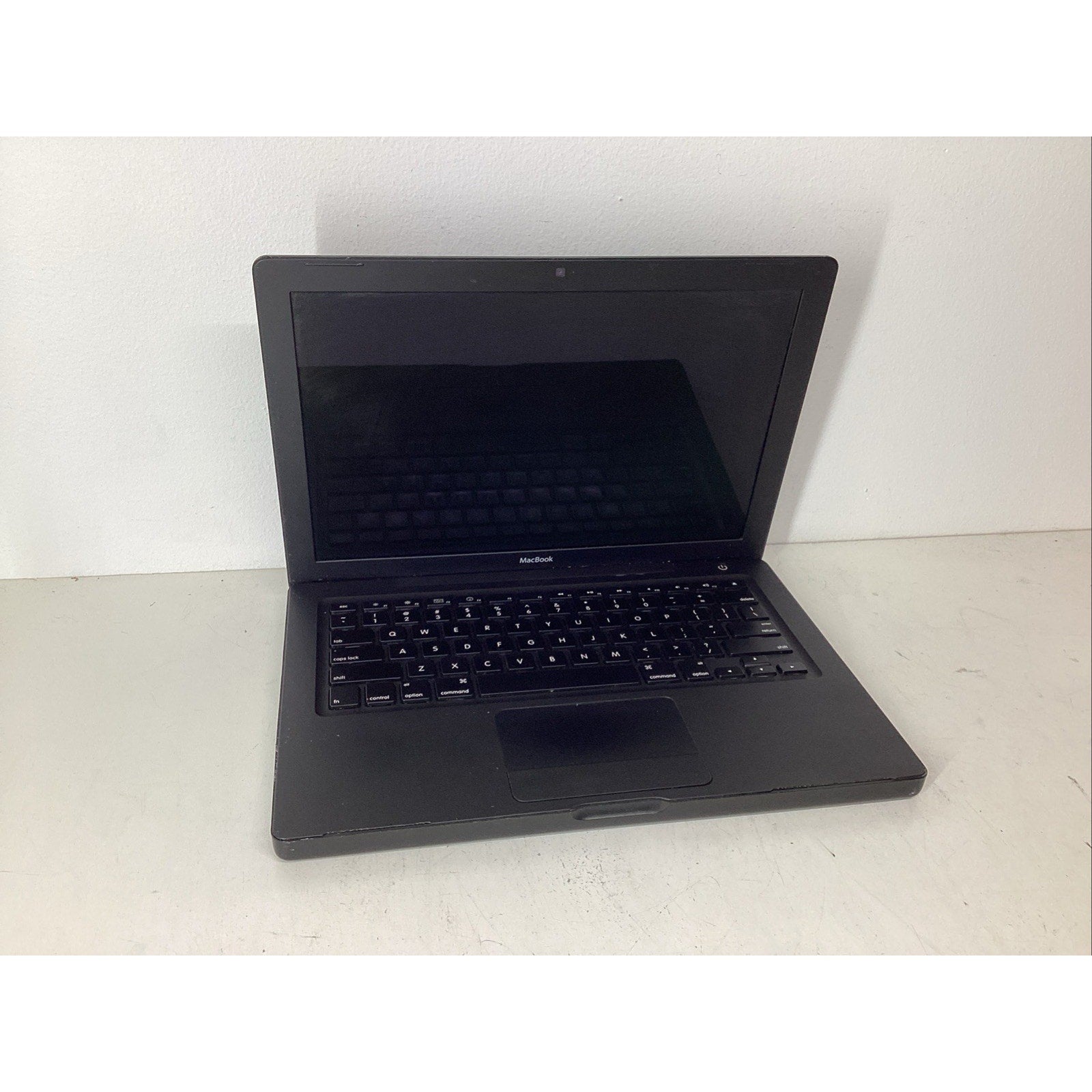 Black Apple MacBook A1181 Laptop 13.3" Intel Core Duo 2GB RAM No Batt-For Parts