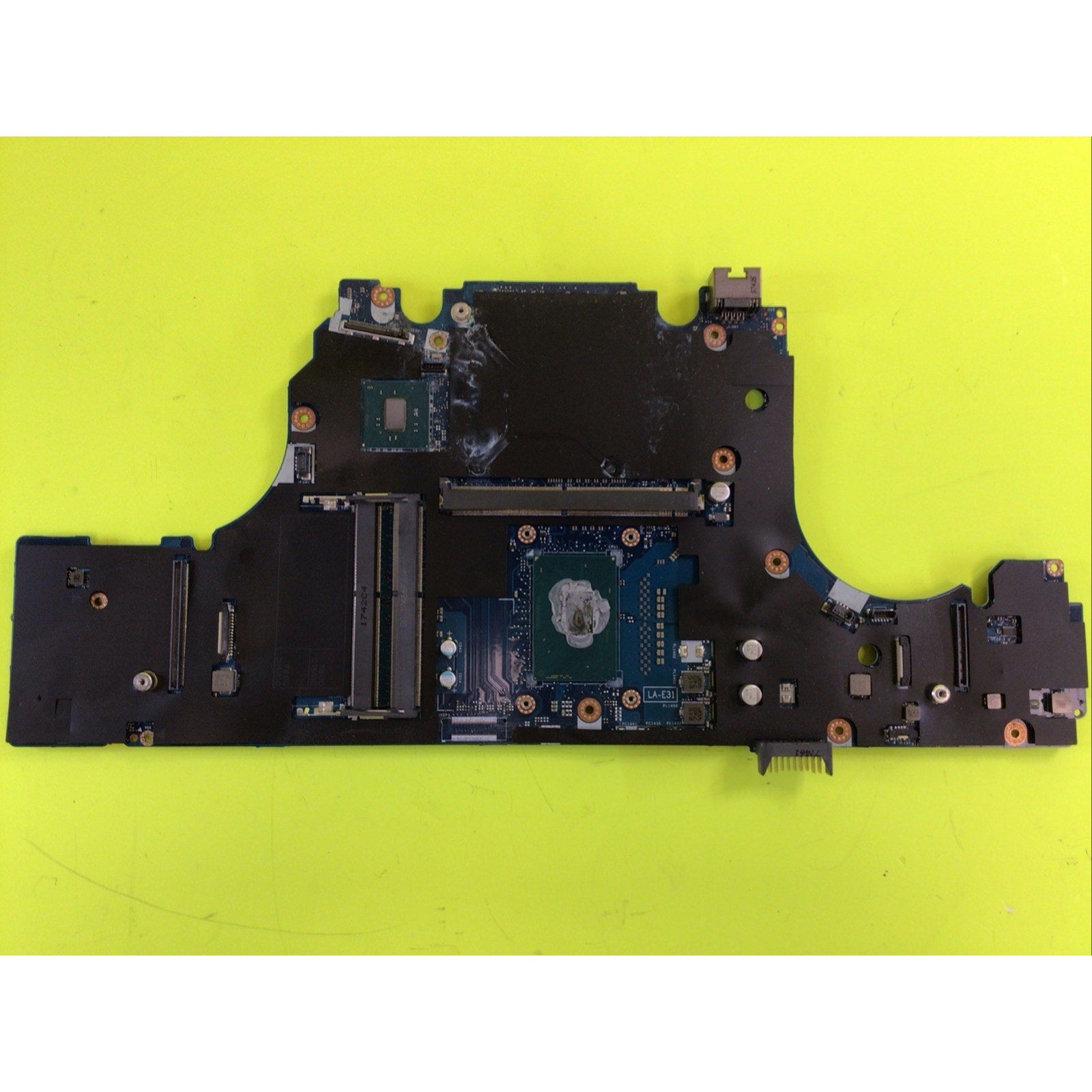 0TYWFR Dell Precision 7520 LA-E311P Core i7 Motherboard FOR PARTS or RECYCLE