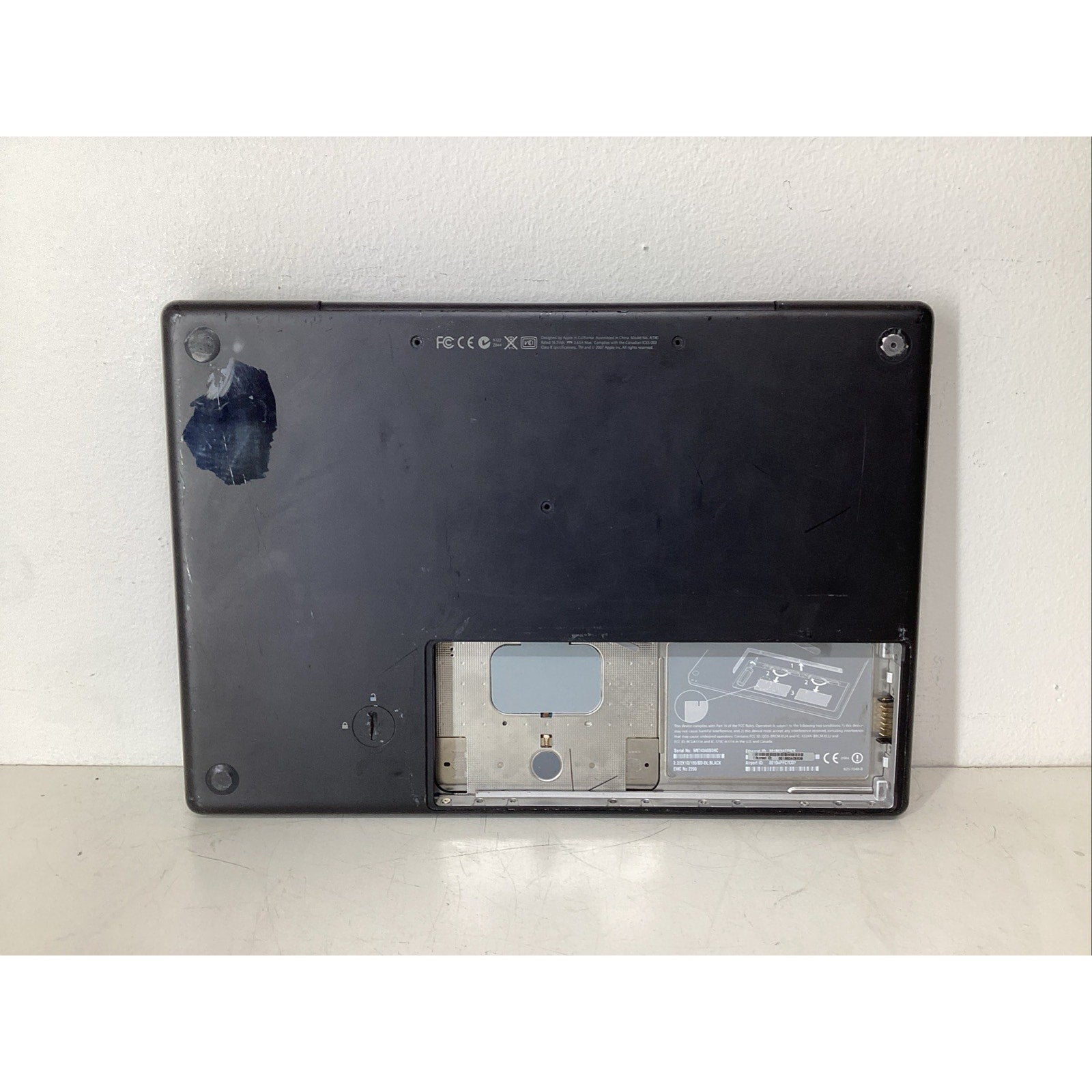 Black Apple MacBook A1181 Laptop 13.3" Intel Core Duo 2GB RAM No Batt-For Parts