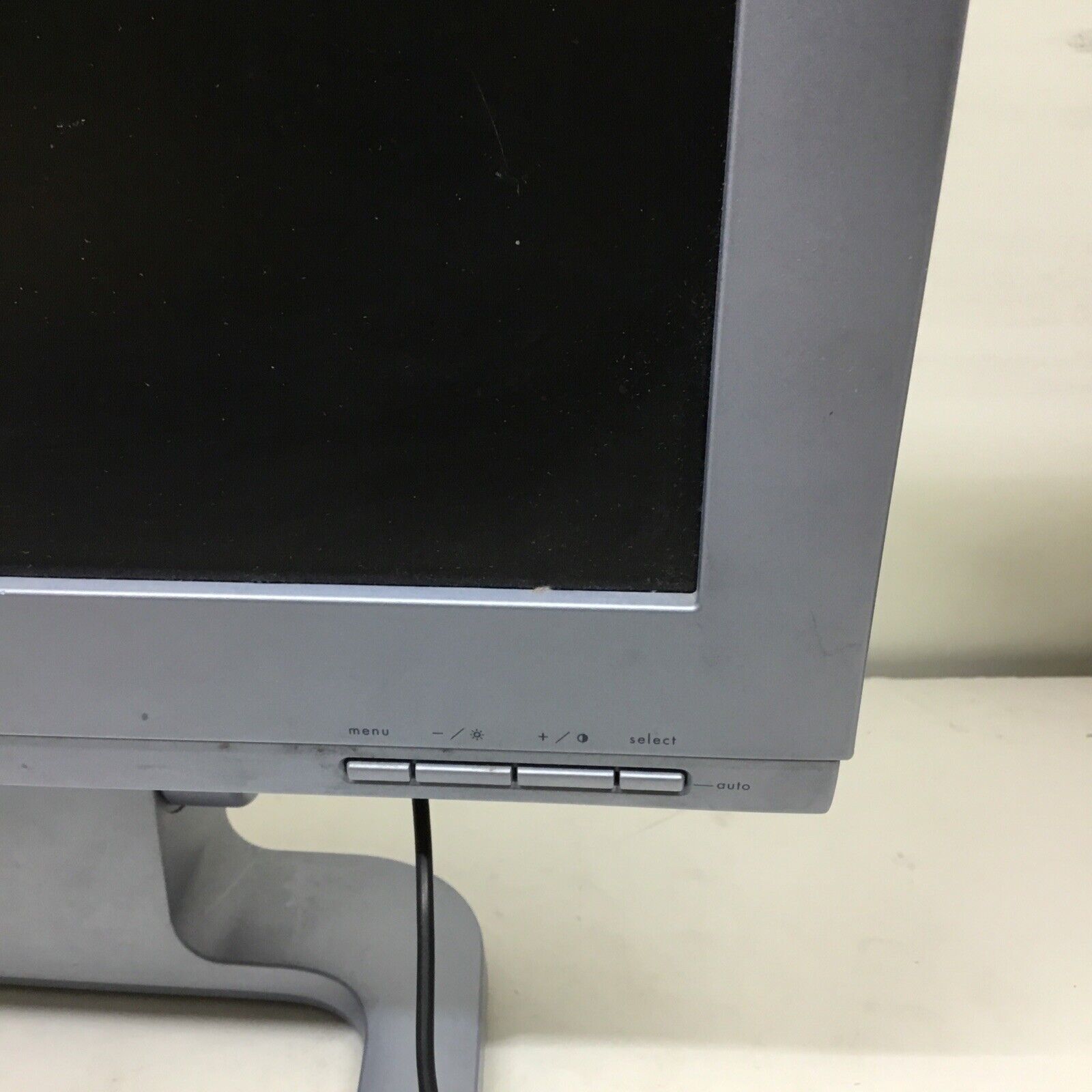 HP Pavilion f1703 P9620A Silver Monitor 17" With Power Adapter & Video Cable