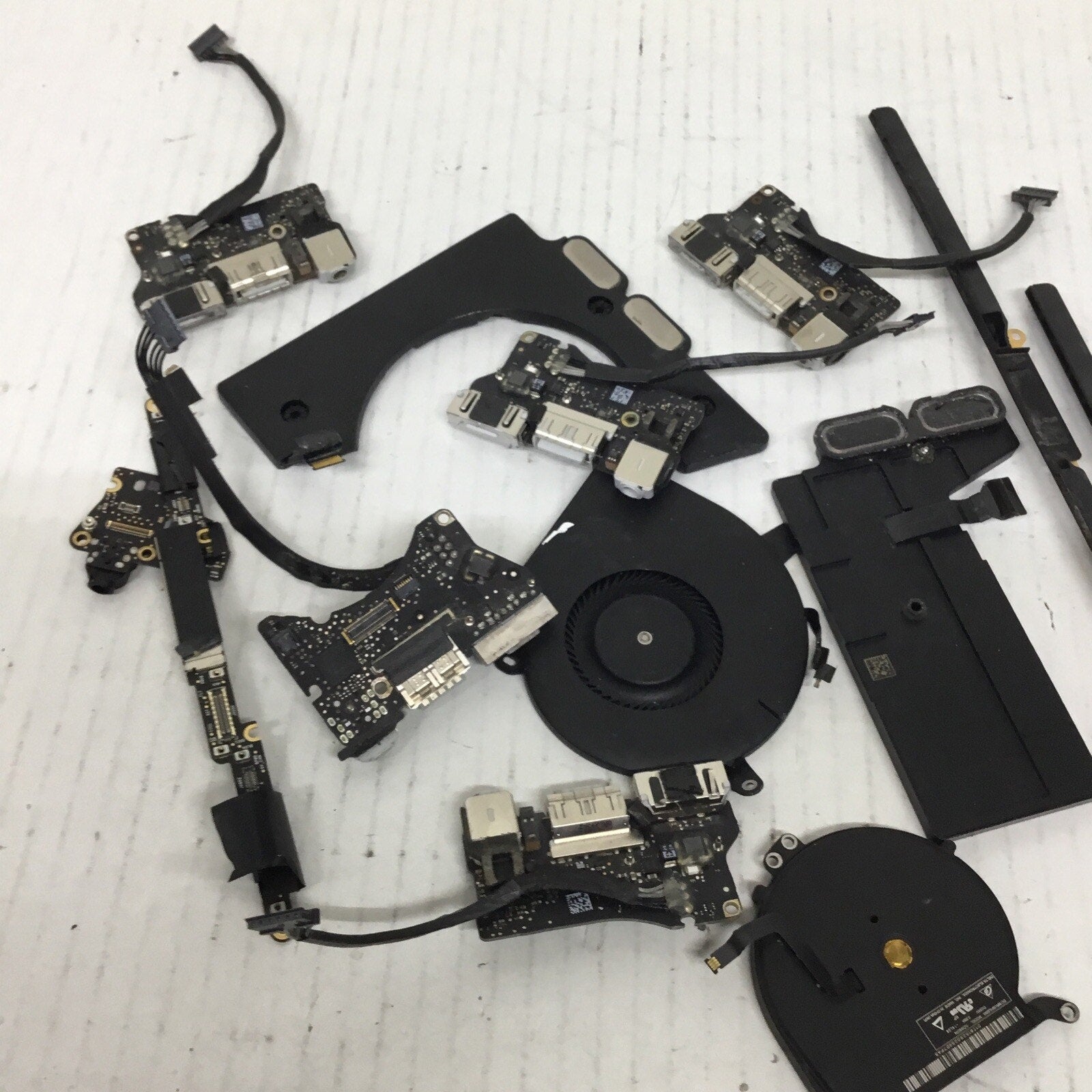 Random Assorted MacBook Parts