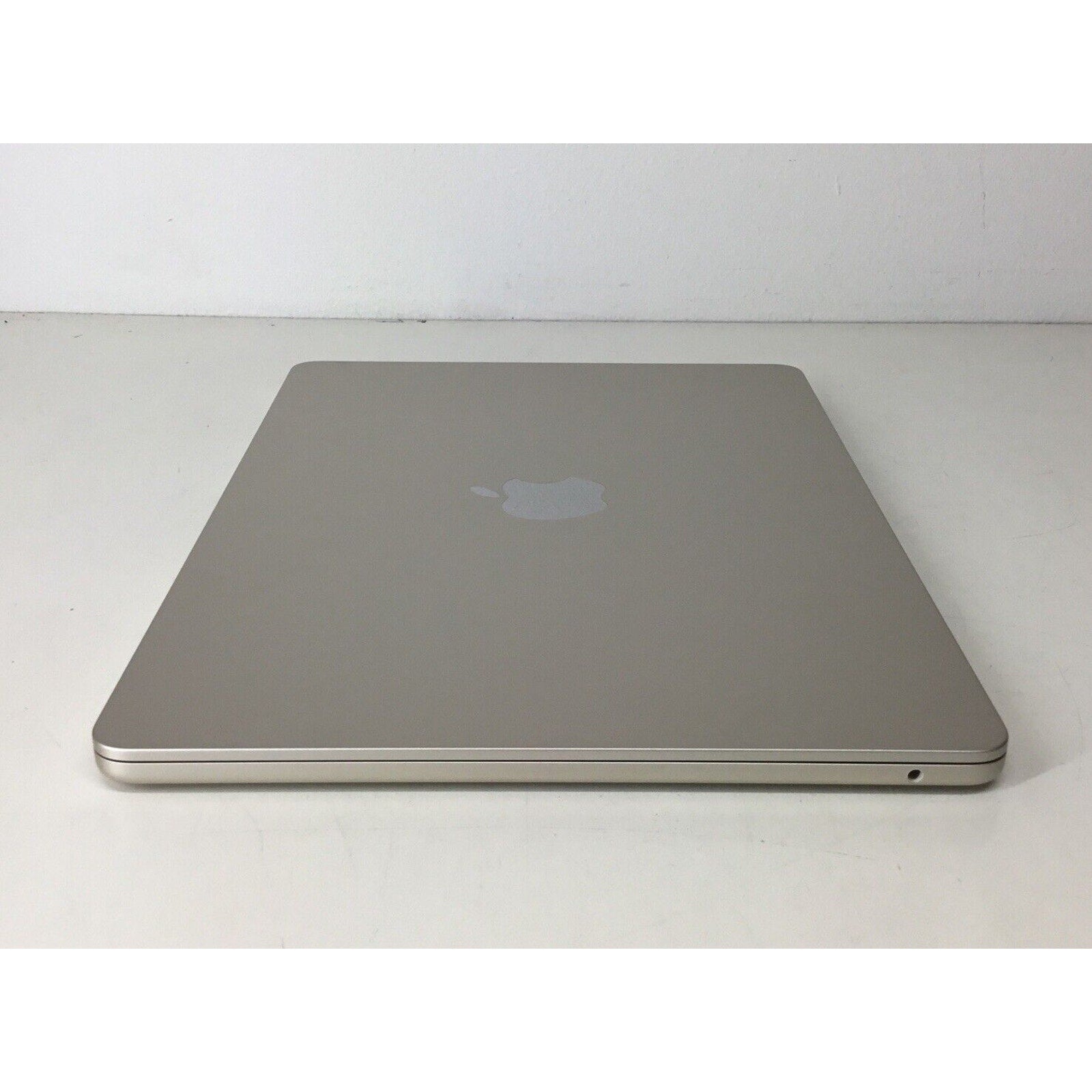 2024 Apple MacBook Air 13.6in M3 Chip 256 GB SSD 8GB RAM 8-Core GPU MRXT3LL/A