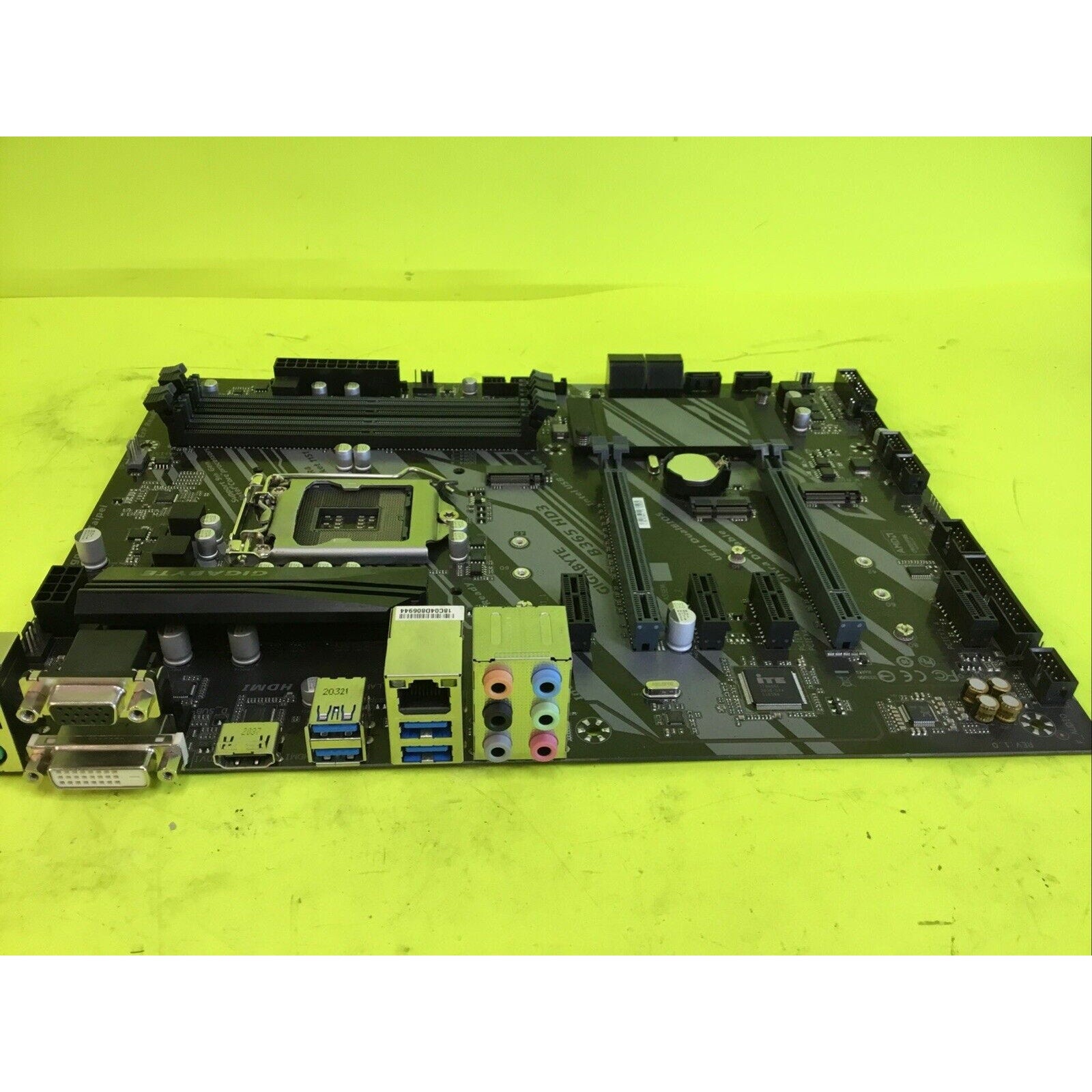 GIGABYTE B365 HD3 LGA1151 DDR4 Motherboard FOR PARTS or NOT WORKING