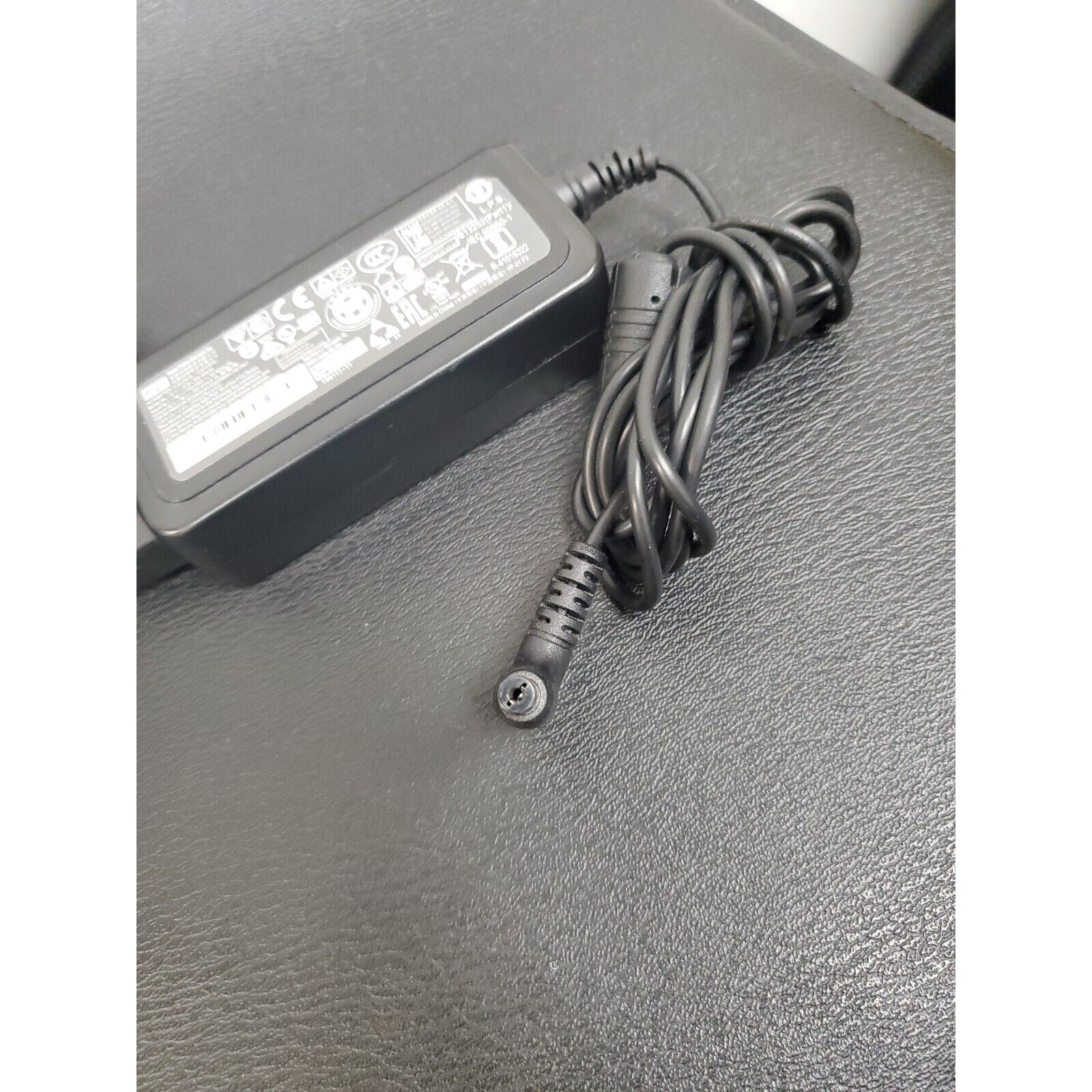 ORIGINAL AC Adapter Charger Power Cord for Asus APD DA-40A19 Y18160203621