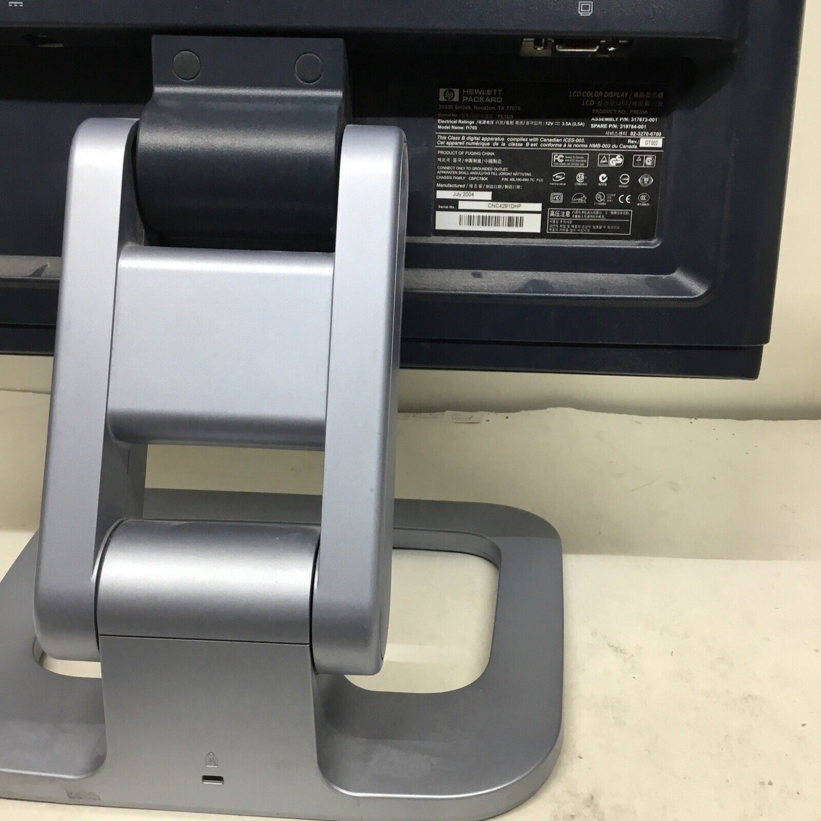 HP Pavilion f1703 P9620A Silver Monitor 17" With Power Adapter & Video Cable