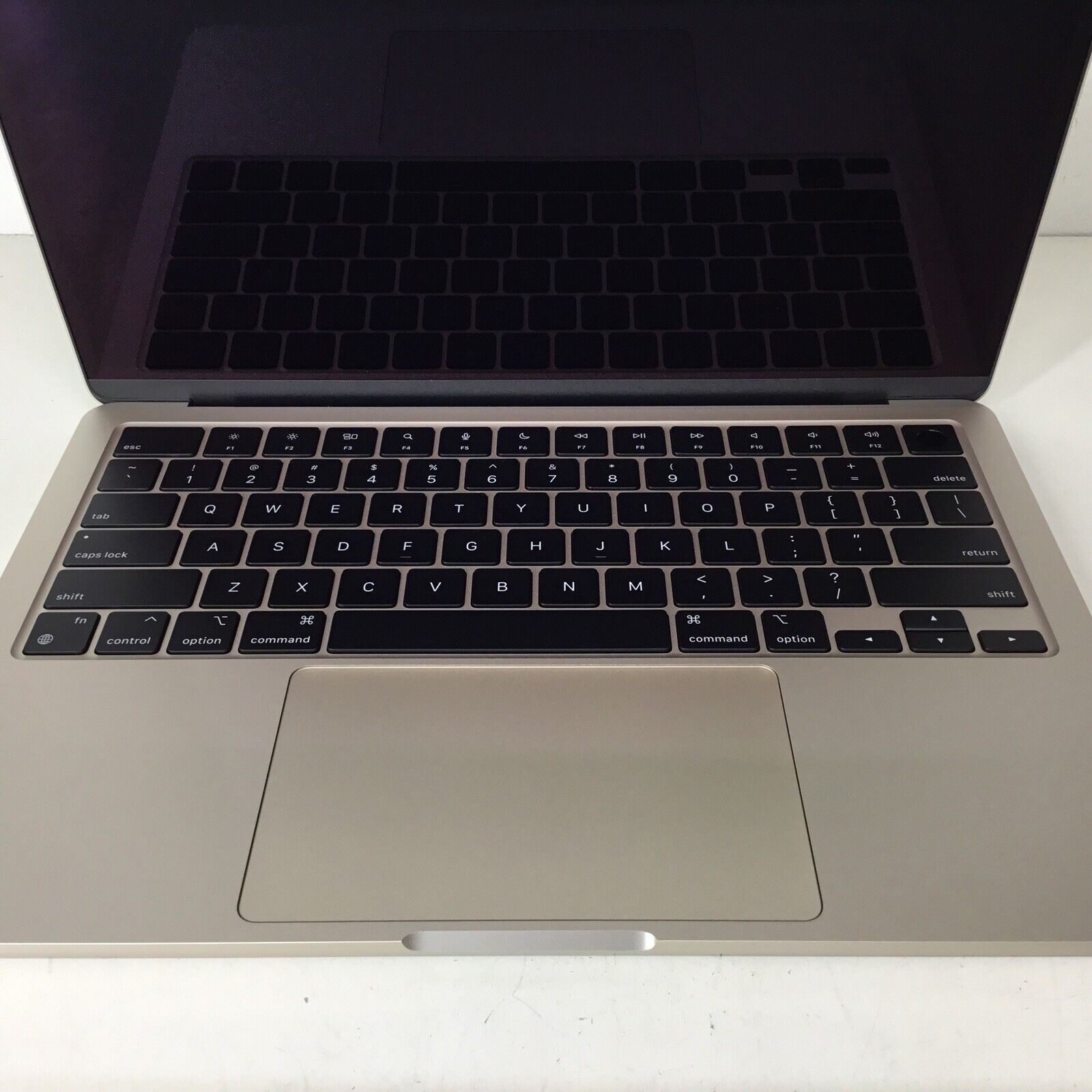 2024 Apple MacBook Air 13.6in M3 Chip 256 GB SSD 8GB RAM 8-Core GPU MRXT3LL/A