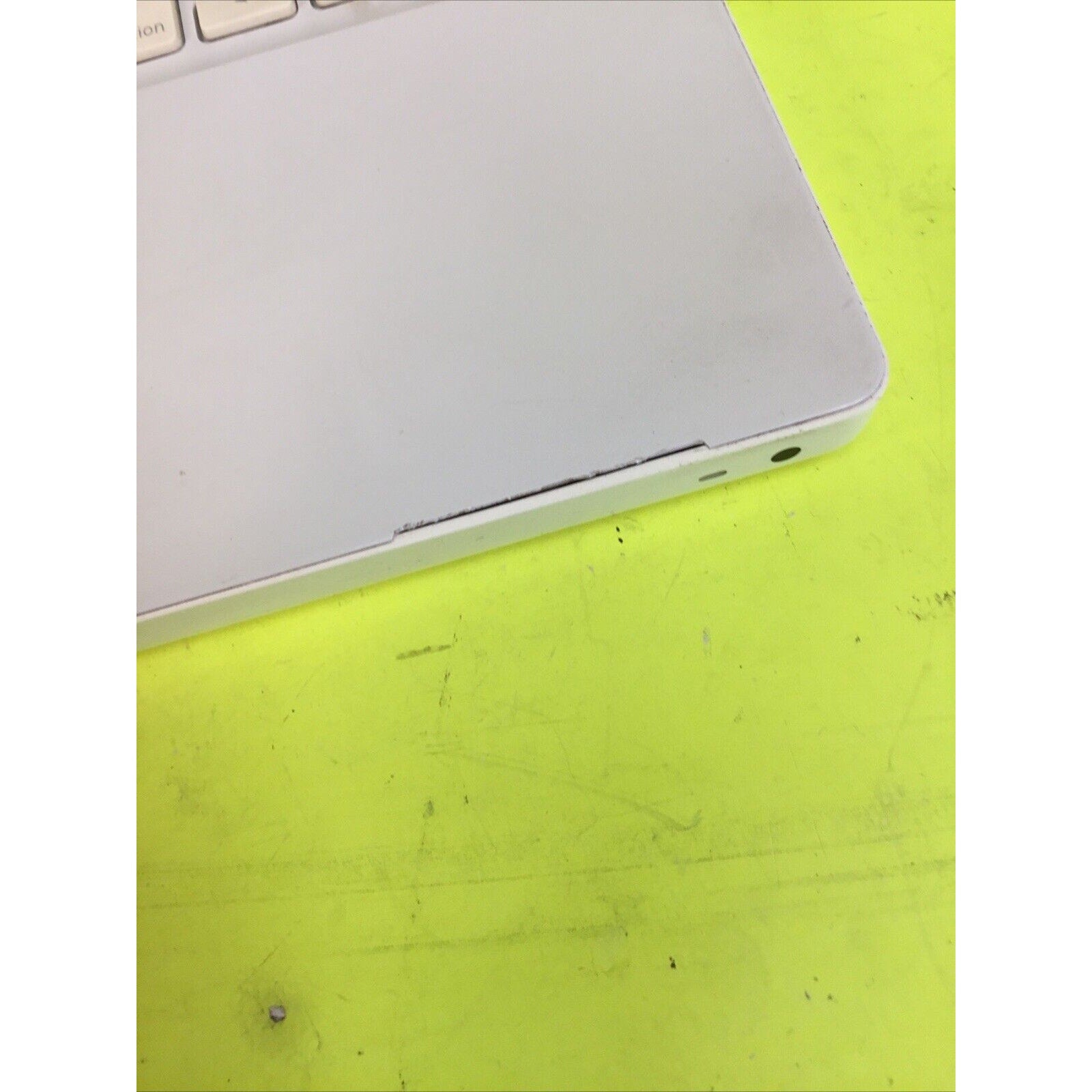 Apple MacBook A1181 13.3 Laptop FOR PARTS or REPAIR