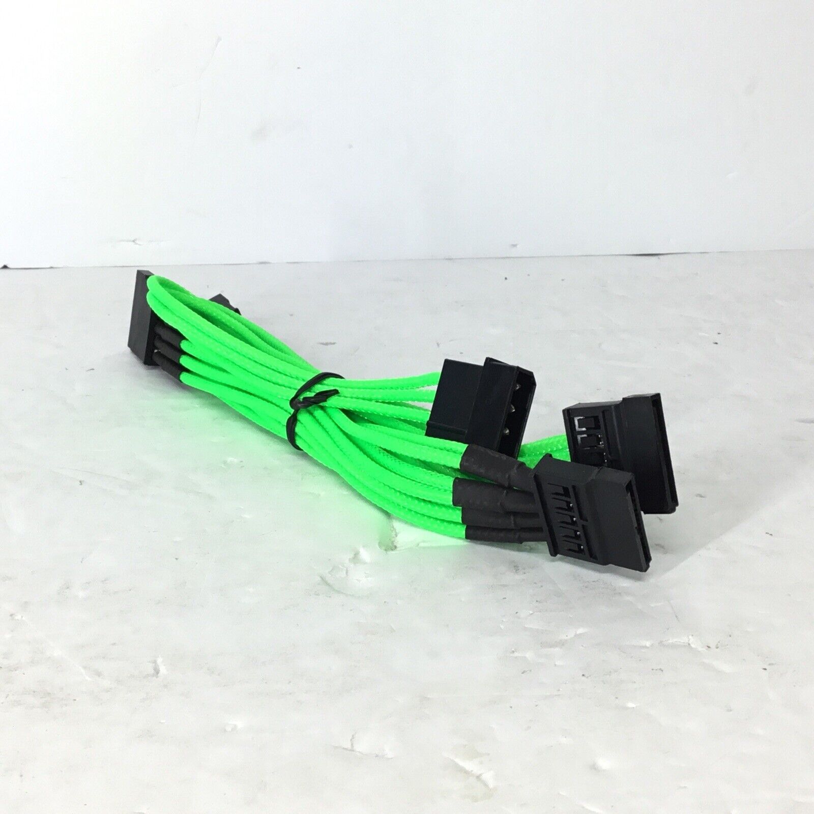 BattleBorn Molex To 4X SATA Power Cable (CB-M4SATA-GREEN) - Green