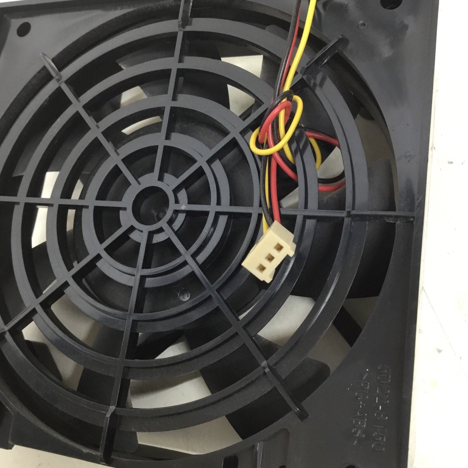 DTOPFAN003 - FOXCONN PV122512H2BF 2A 12V 0.7A 3-wires Cooling Desktop Fan