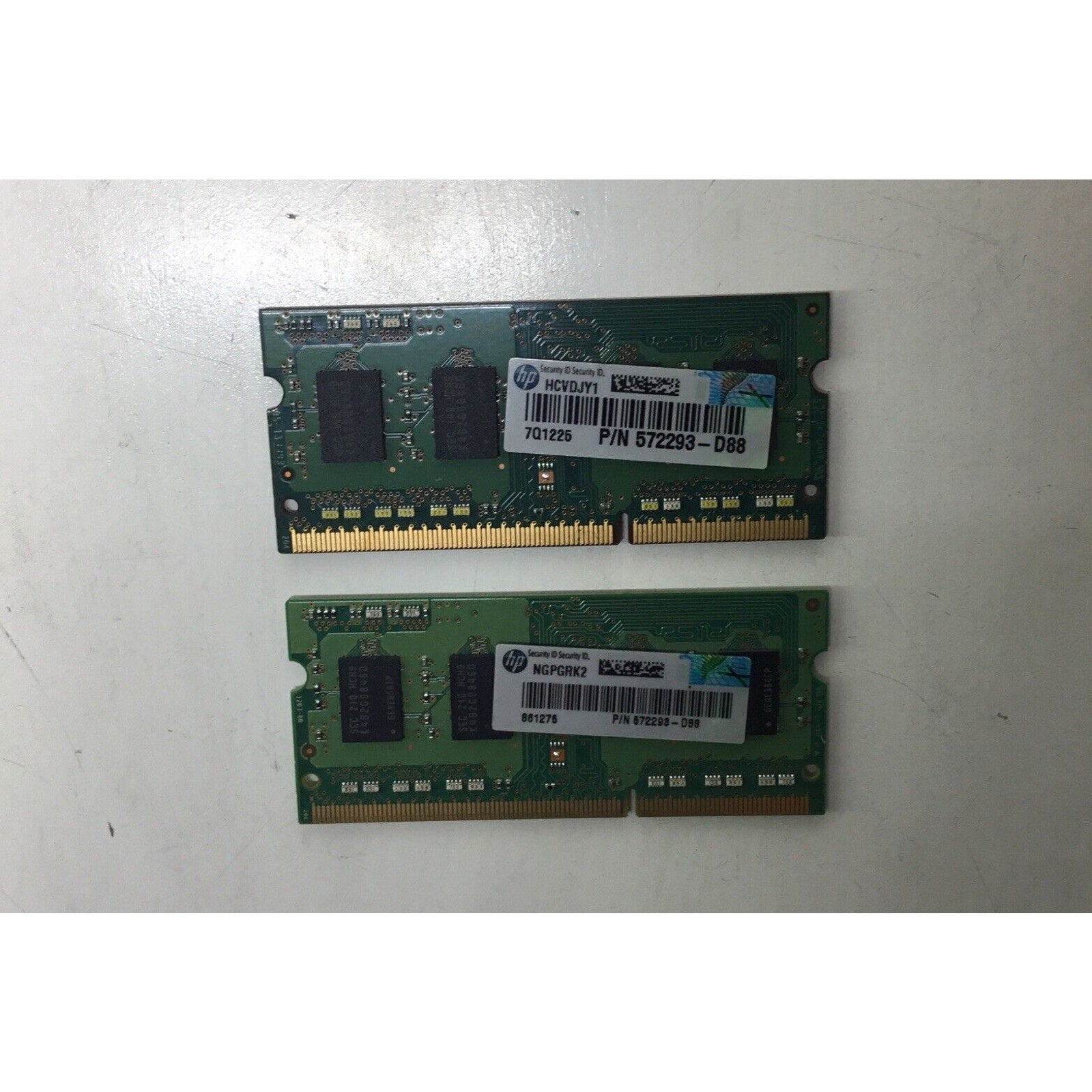 Samsung 4GB (2x2GB) PC3-10600S DDR3-1333MHz So-Dimm Memory M471B5773DH0-CH9