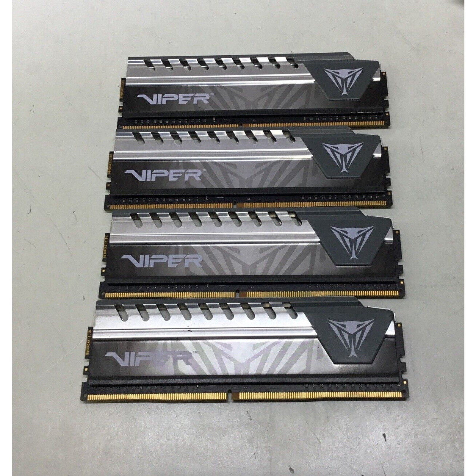 Lot of 4 - Patriot Viper DDr4 PVE44G240C6GY 16GB (4X4GB) 2400 MHz PE000535