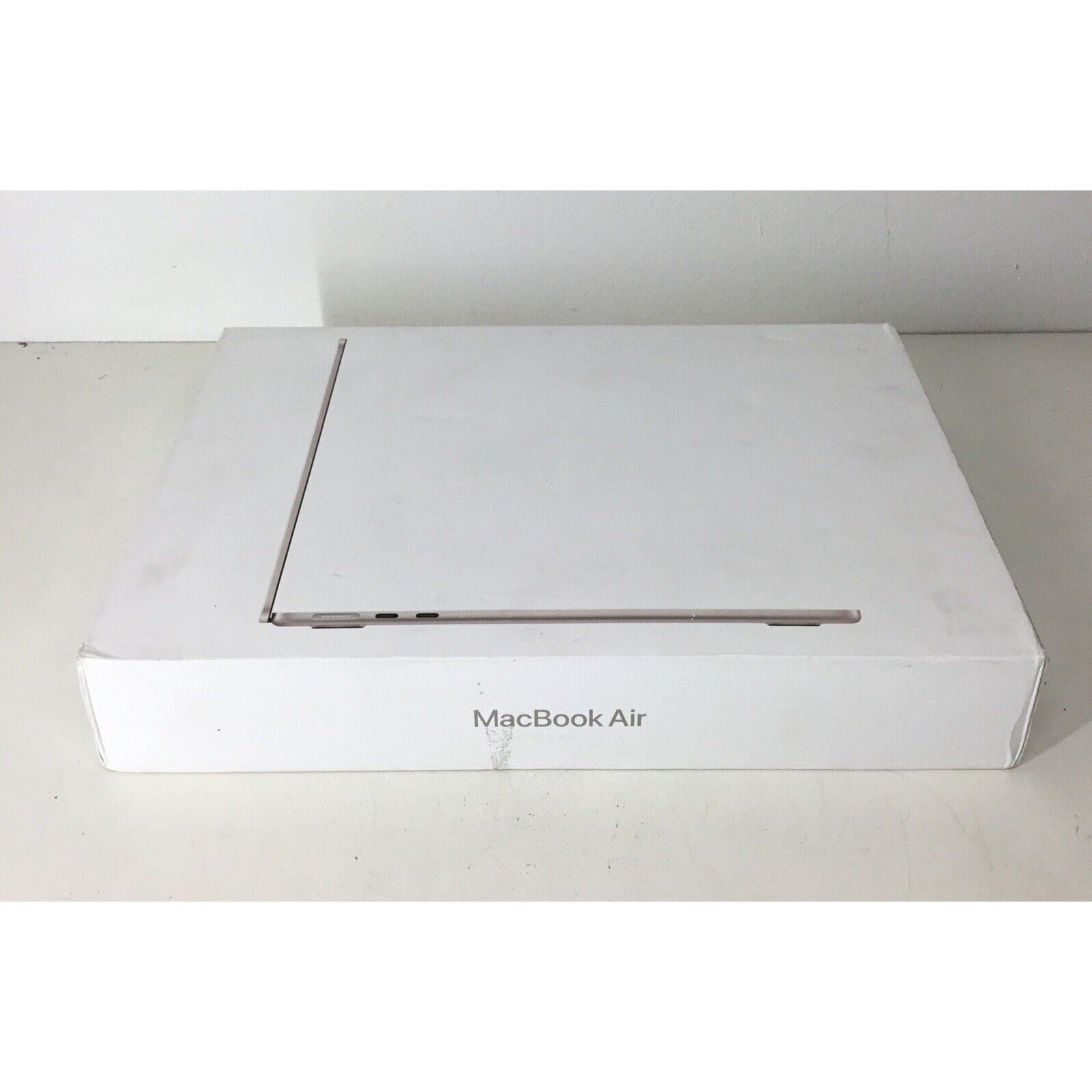 2024 Apple MacBook Air 13.6in M3 Chip 256 GB SSD 8GB RAM 8-Core GPU MRXT3LL/A