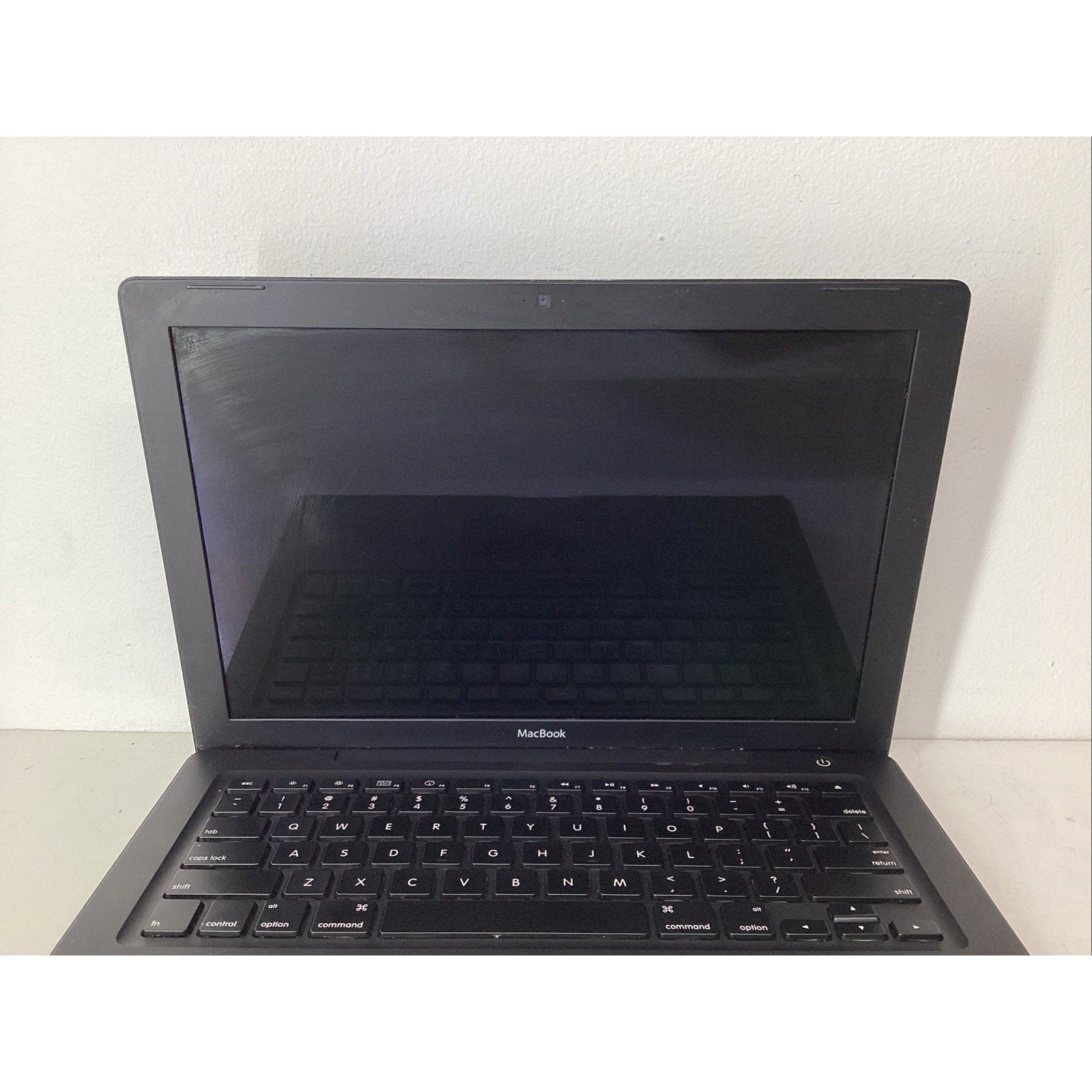 Black Apple MacBook A1181 Laptop 13.3" Intel Core Duo 2GB RAM No Batt-For Parts