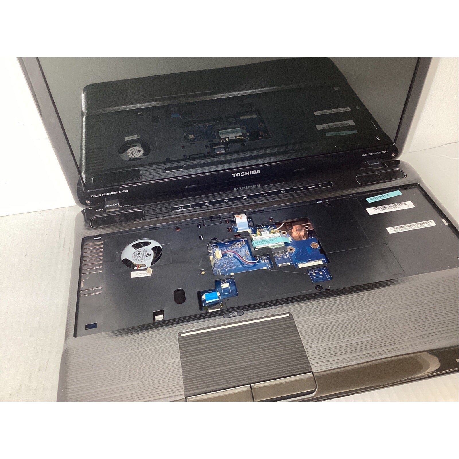 Toshiba Satellite P755-S5120 i7-2670QM 8GB RAM No HDD/Keyboard/Battery-For Parts