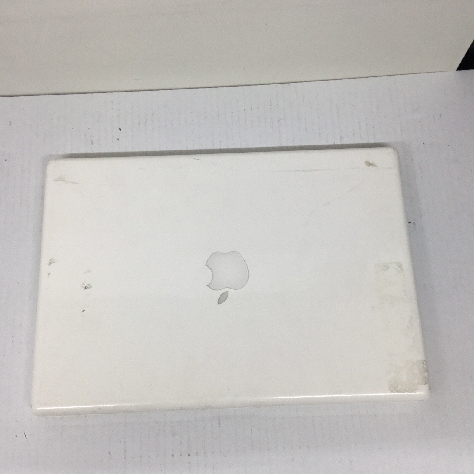 For Parts Apple MacBook 13" White A1181 READ DESC