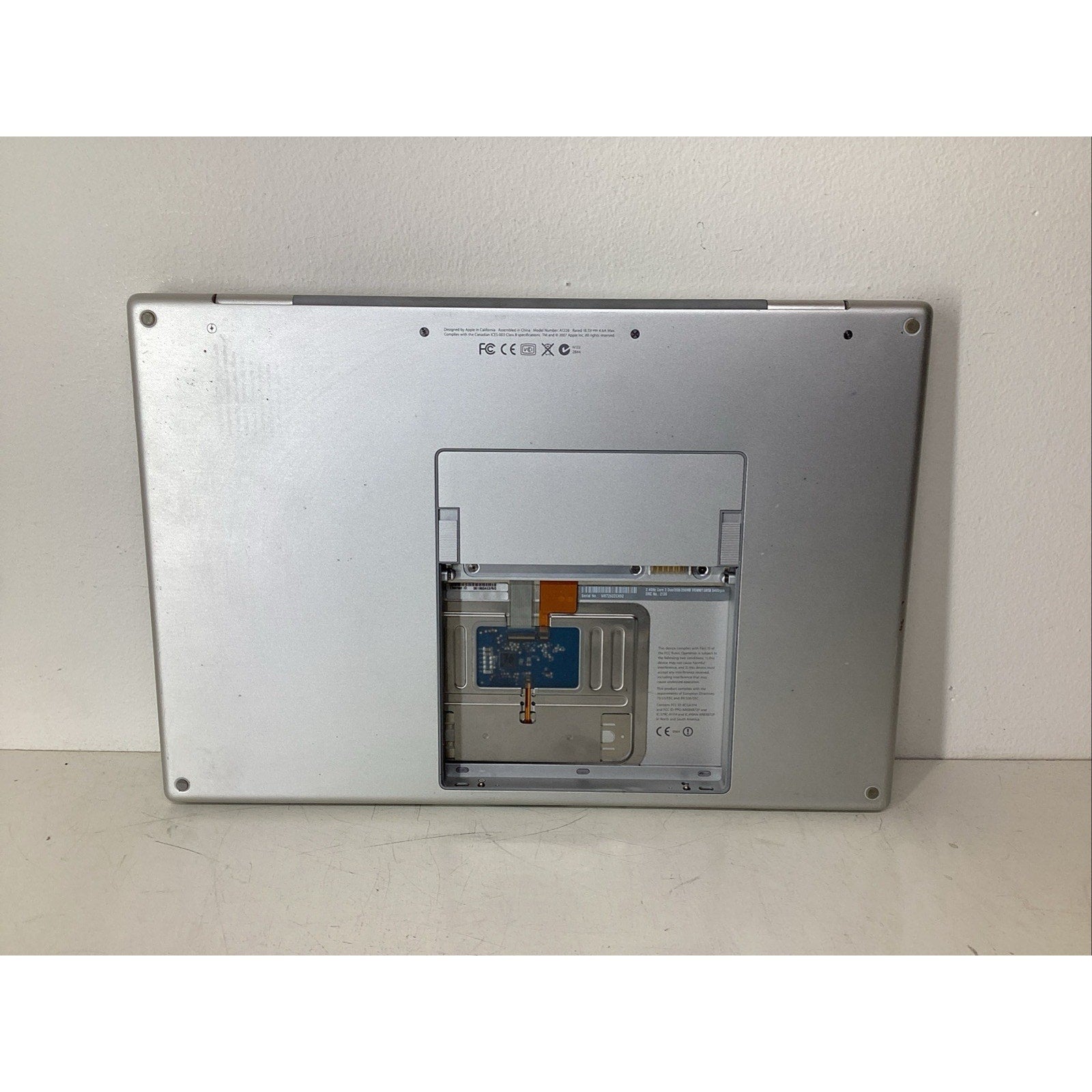 Apple MacBook Pro A1226 15.4" 2007 Intel Core Duo No Battery - For Parts