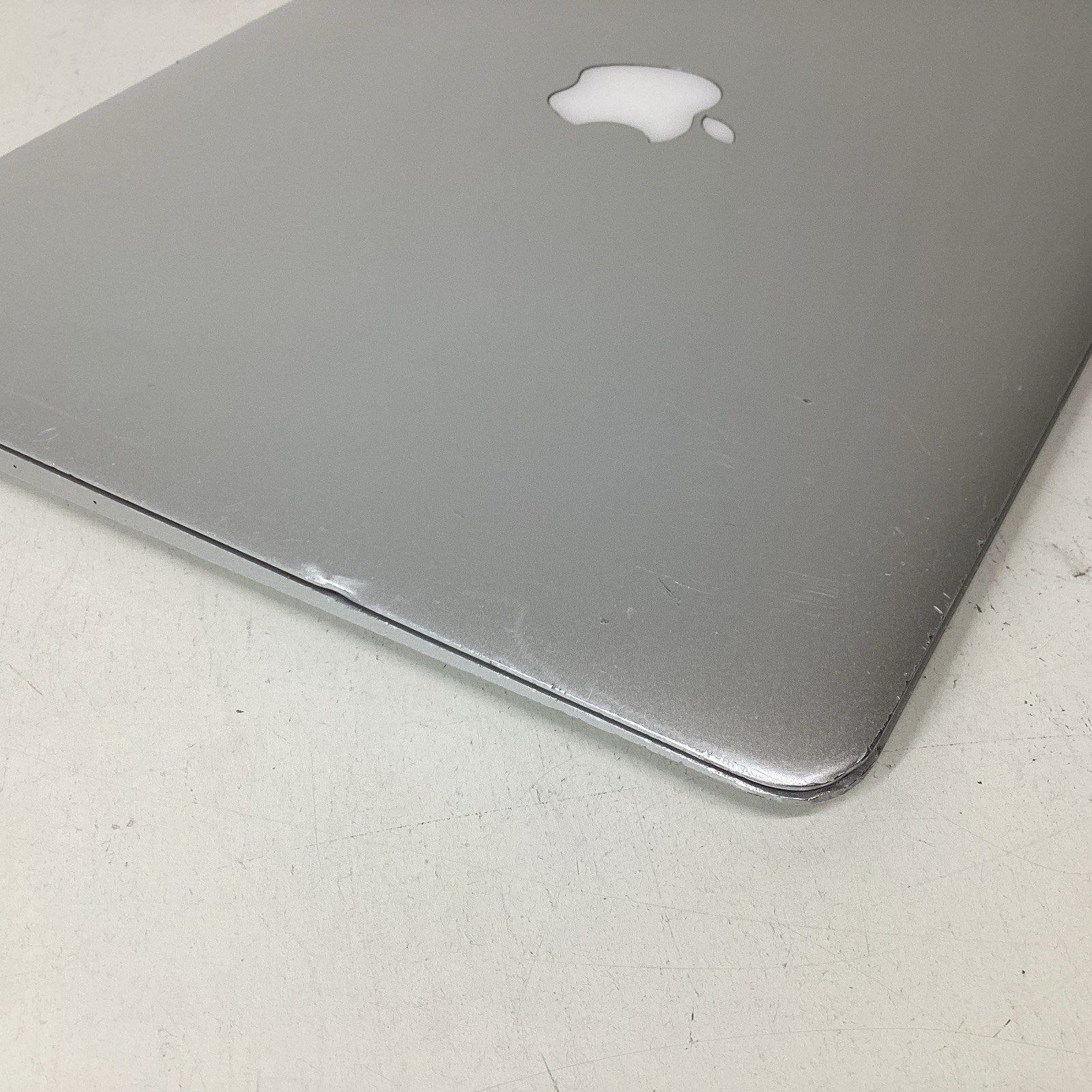 Apple MacBook Air 13.3" A1466 Dual Core Intel i5 4GB RAM - For Parts