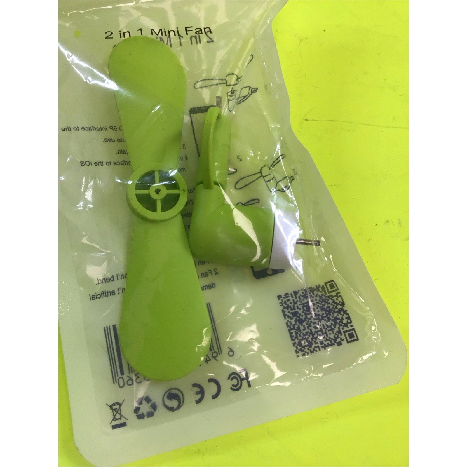 2-in-1 Mini Cell Phone Fan for Android and iPhone Portable USB Cooling Gadget