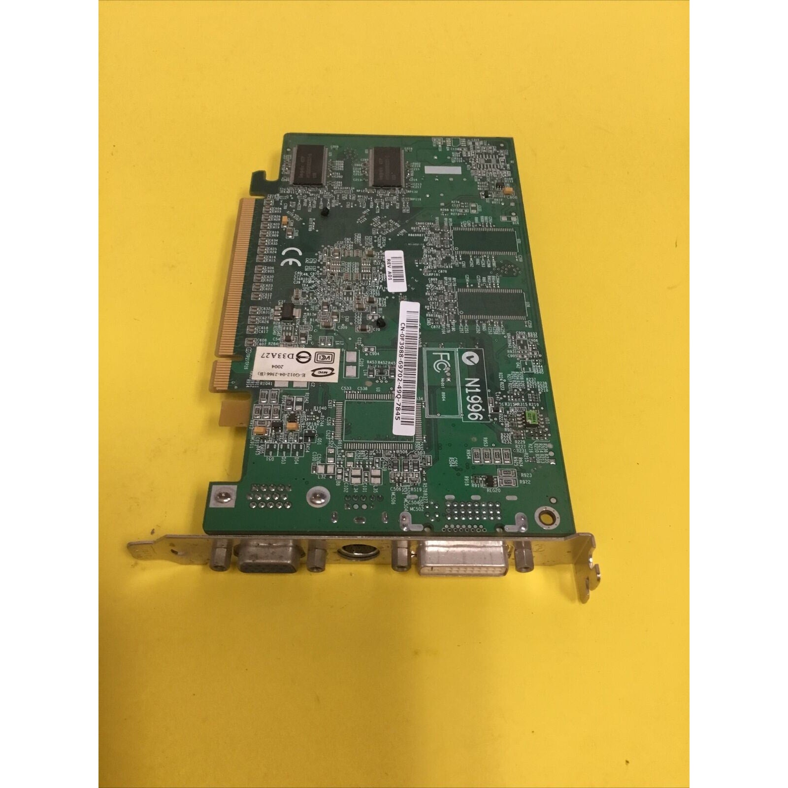 8964 VER:110 E-G012-04-2366 ATI RADEON X300 SE 128MB PCI-EXPRESSX16 DVI VGA TV-O