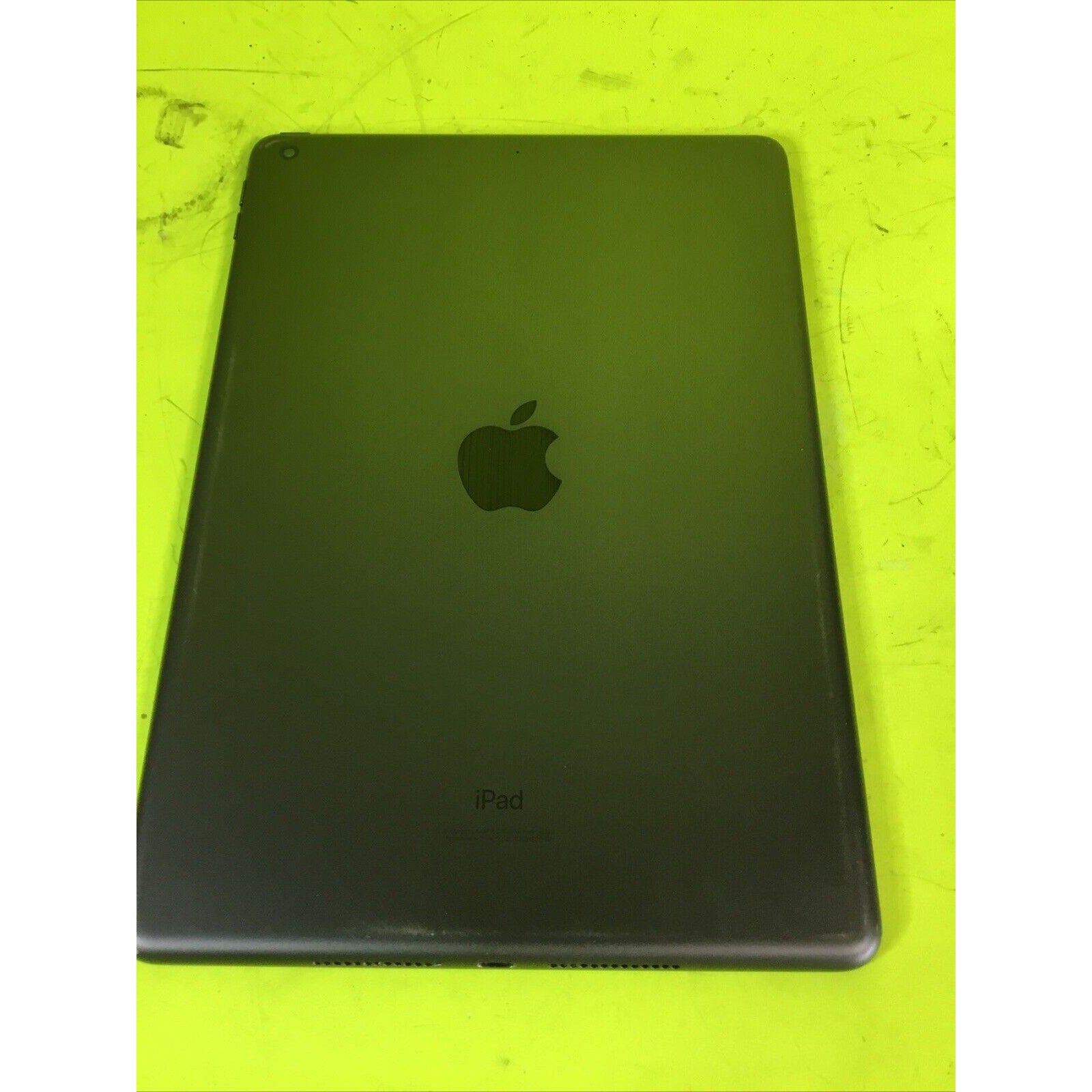 Apple iPad 7th Gen A2197 Gray FOR PARTS REPAIR or RECYCLE