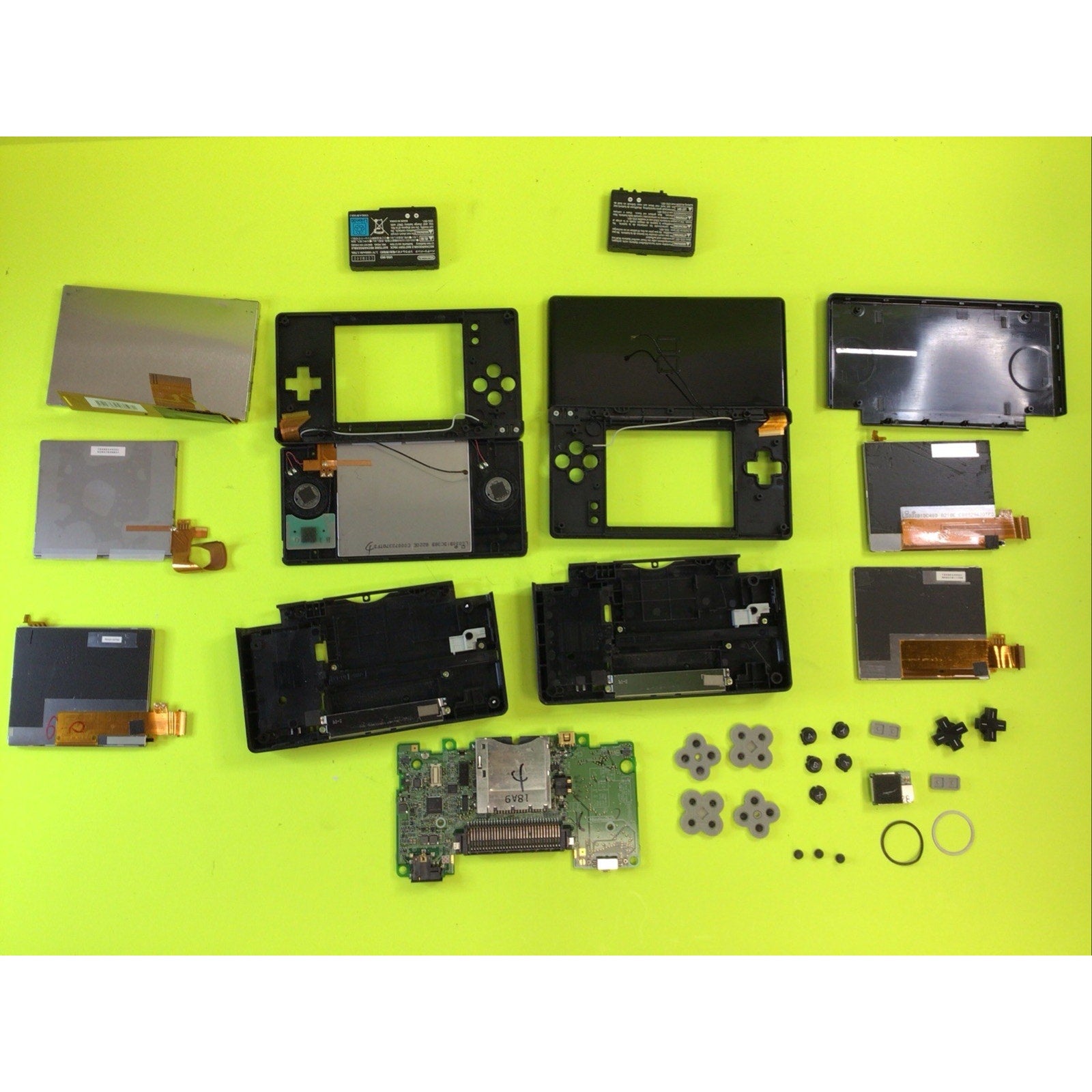 Nintendo DS Lite Boneyard Lot FOR PARTS and REPAIR
