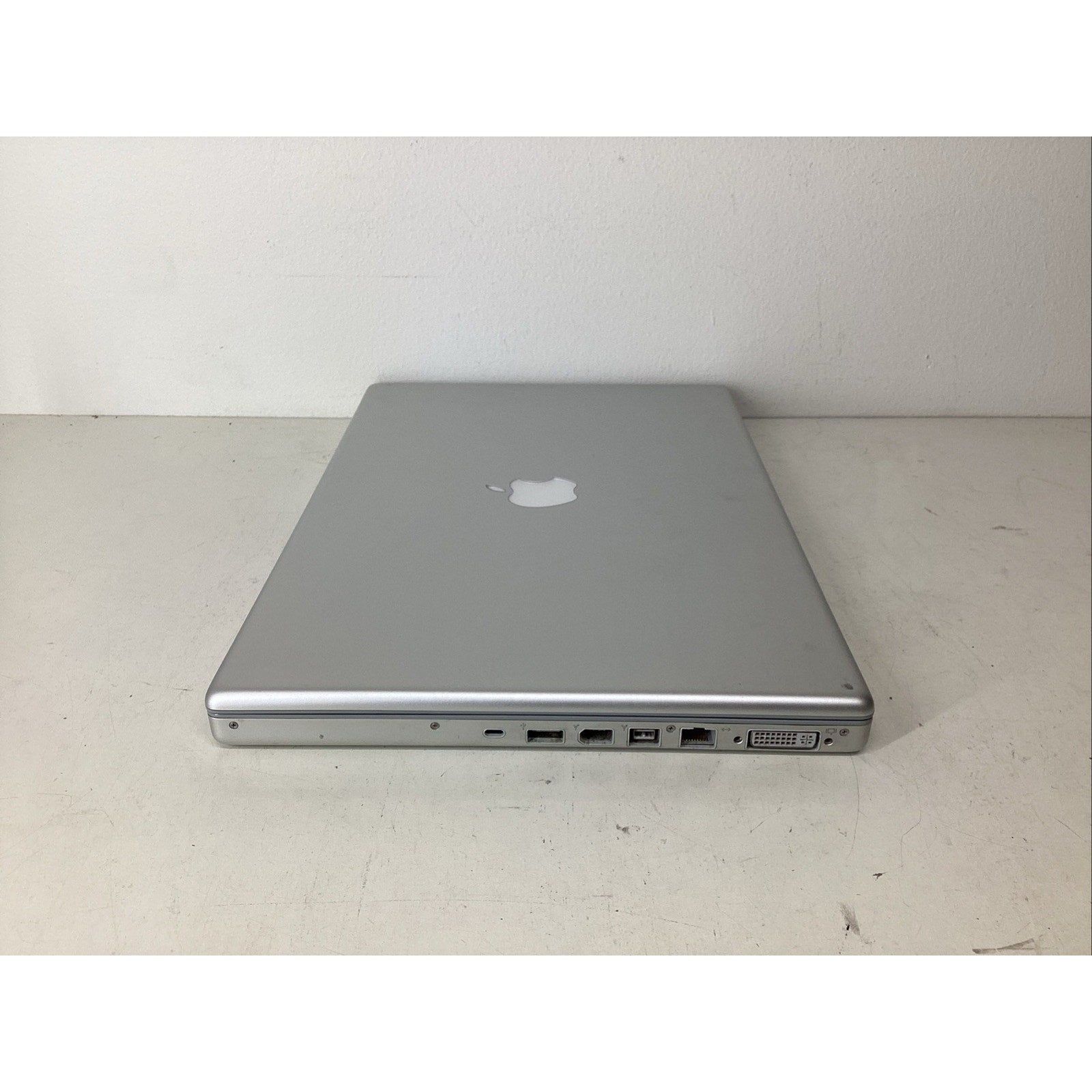Apple MacBook Pro A1226 15.4" 2007 Intel Core Duo No Battery - For Parts
