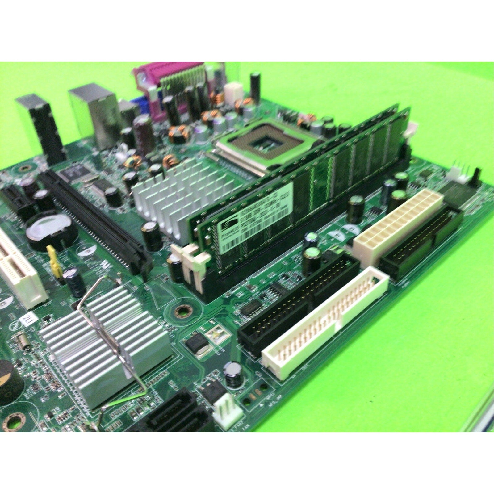 Intel D101GGC E210882 Desktop Micro ATX LGA775 with I/O Shield and 1GB RAM