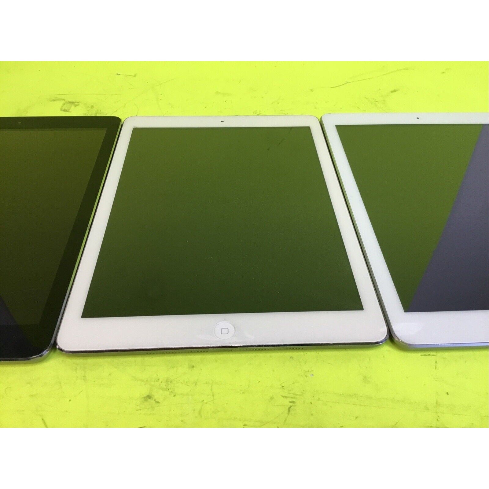 Lot of 3 x Apple iPad 5th Generation/iPad Air FOR PARTS or RECYCLE