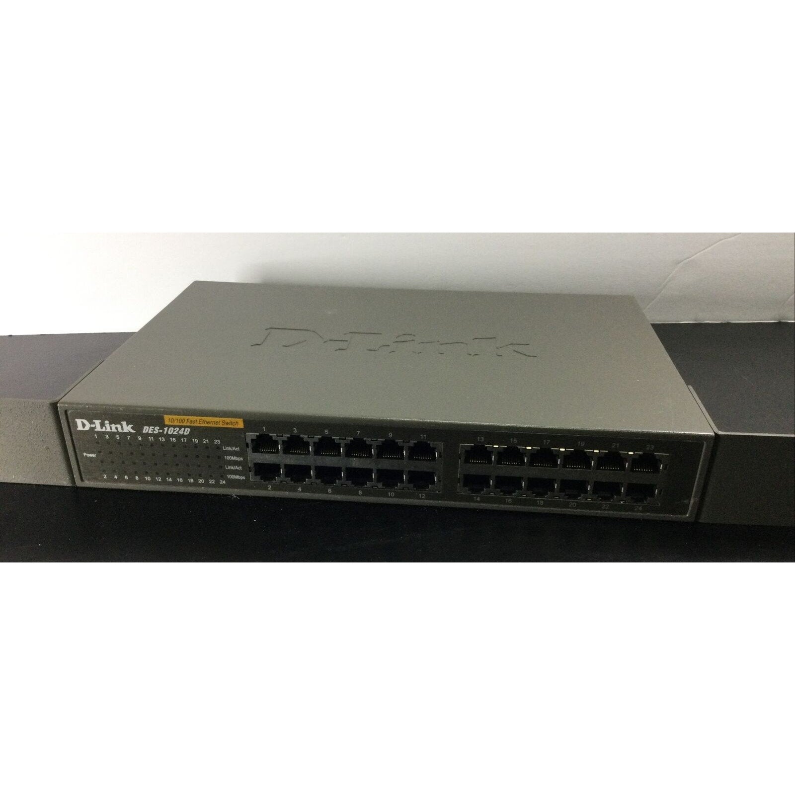 D-Link DES-1024D 24-Port Fast Ethernet Unmanaged Switch