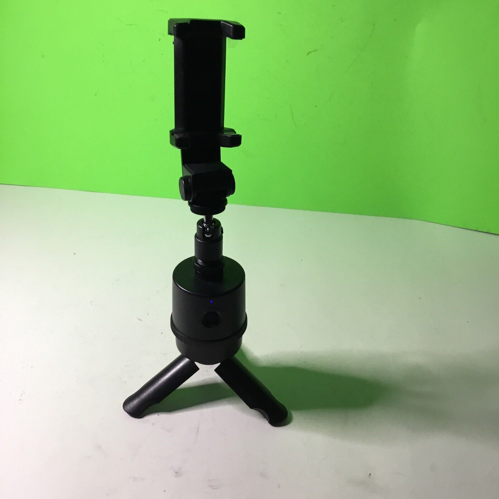 Auto Face Tracking Tripod with 360° Rotation Tracking Phone Holder Stand