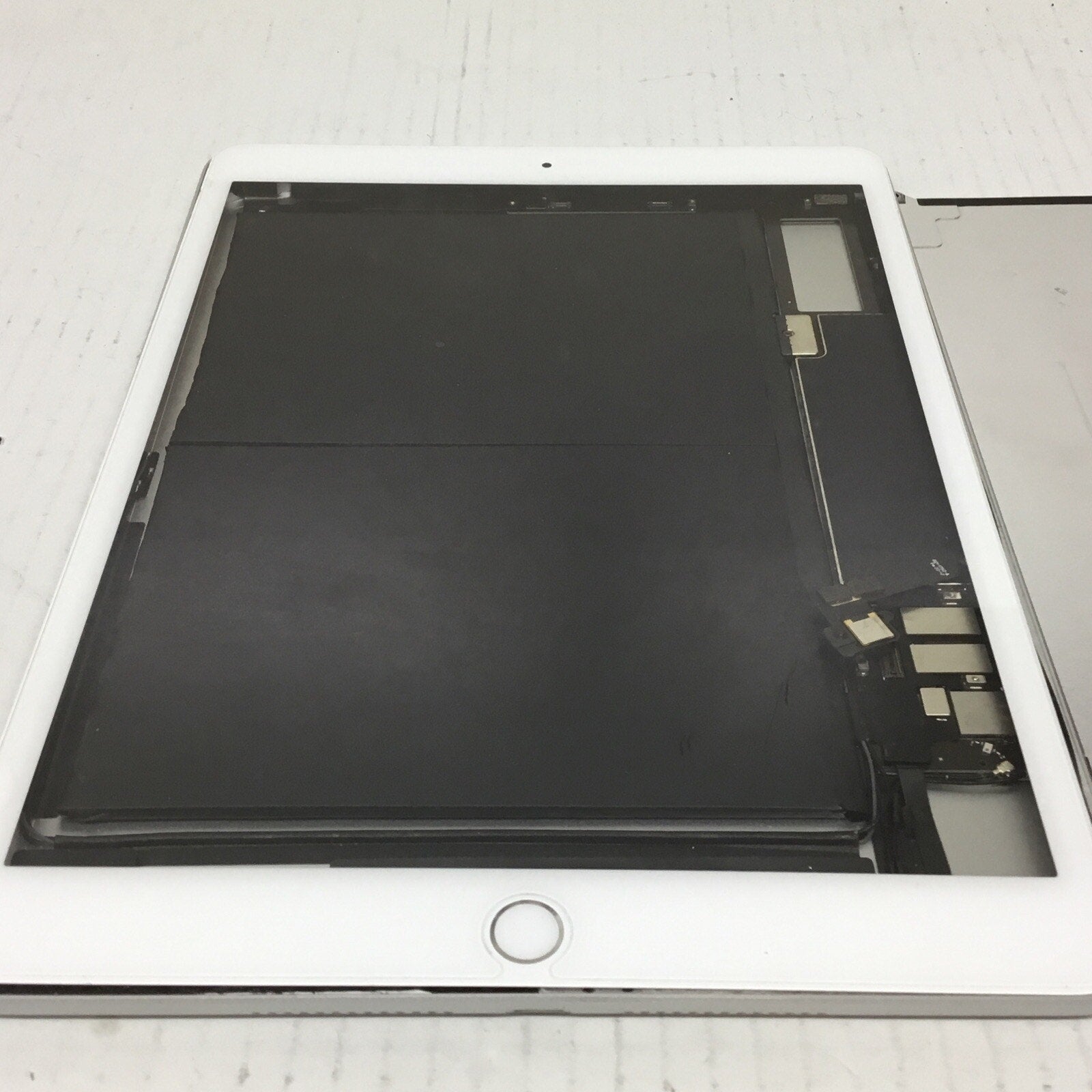 Apple iPad 7th Gen A2197 For Parts *READ* (Screen, whole assembly)