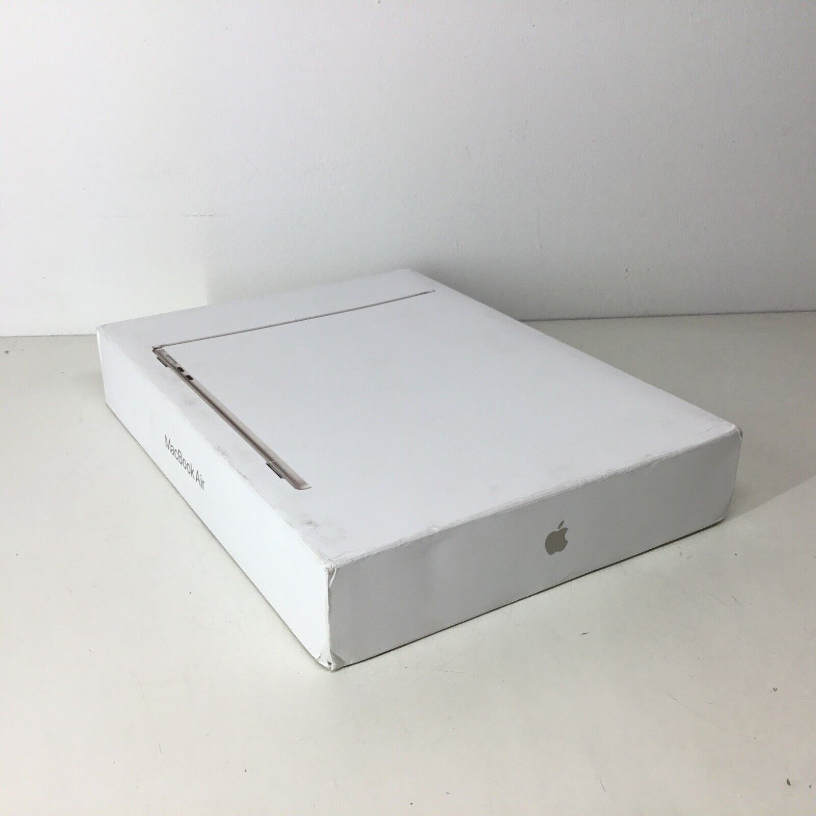 2024 Apple MacBook Air 13.6" M3 Chip 256 GB SSD 8GB RAM 8-Core GPU MRXT3LL/A