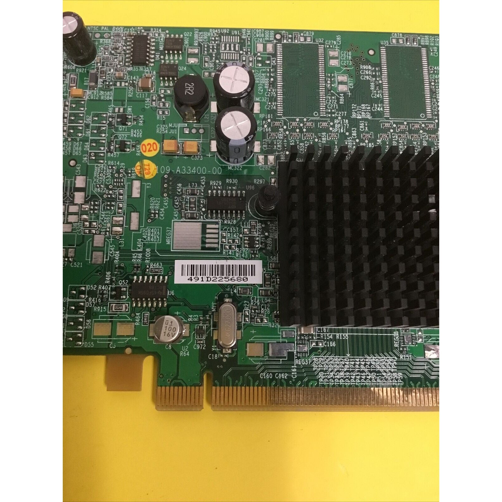 8964 VER:110 E-G012-04-2366 ATI RADEON X300 SE 128MB PCI-EXPRESSX16 DVI VGA TV-O