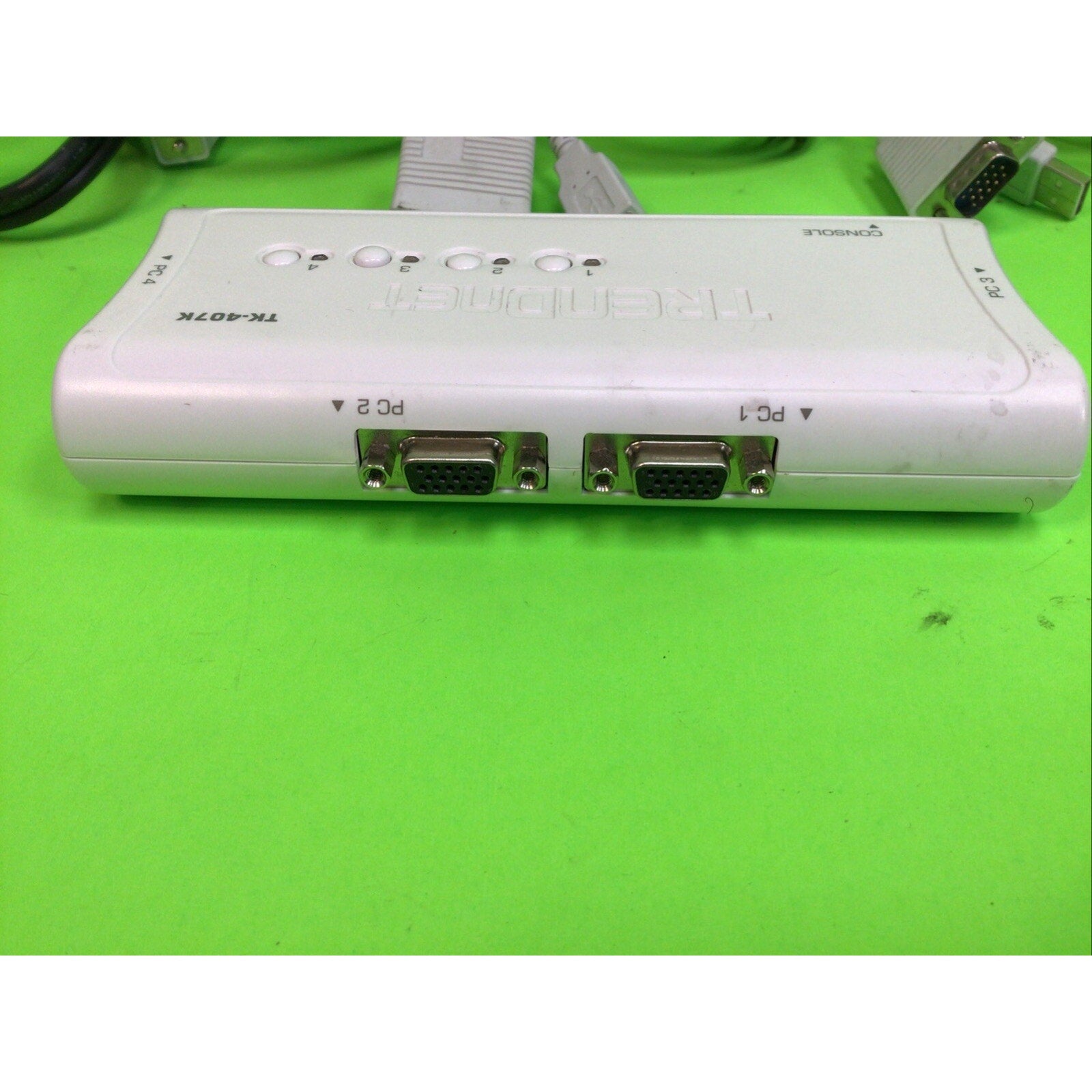 TrendNet TK-407K with 5 KVM Spilt with USB Cables