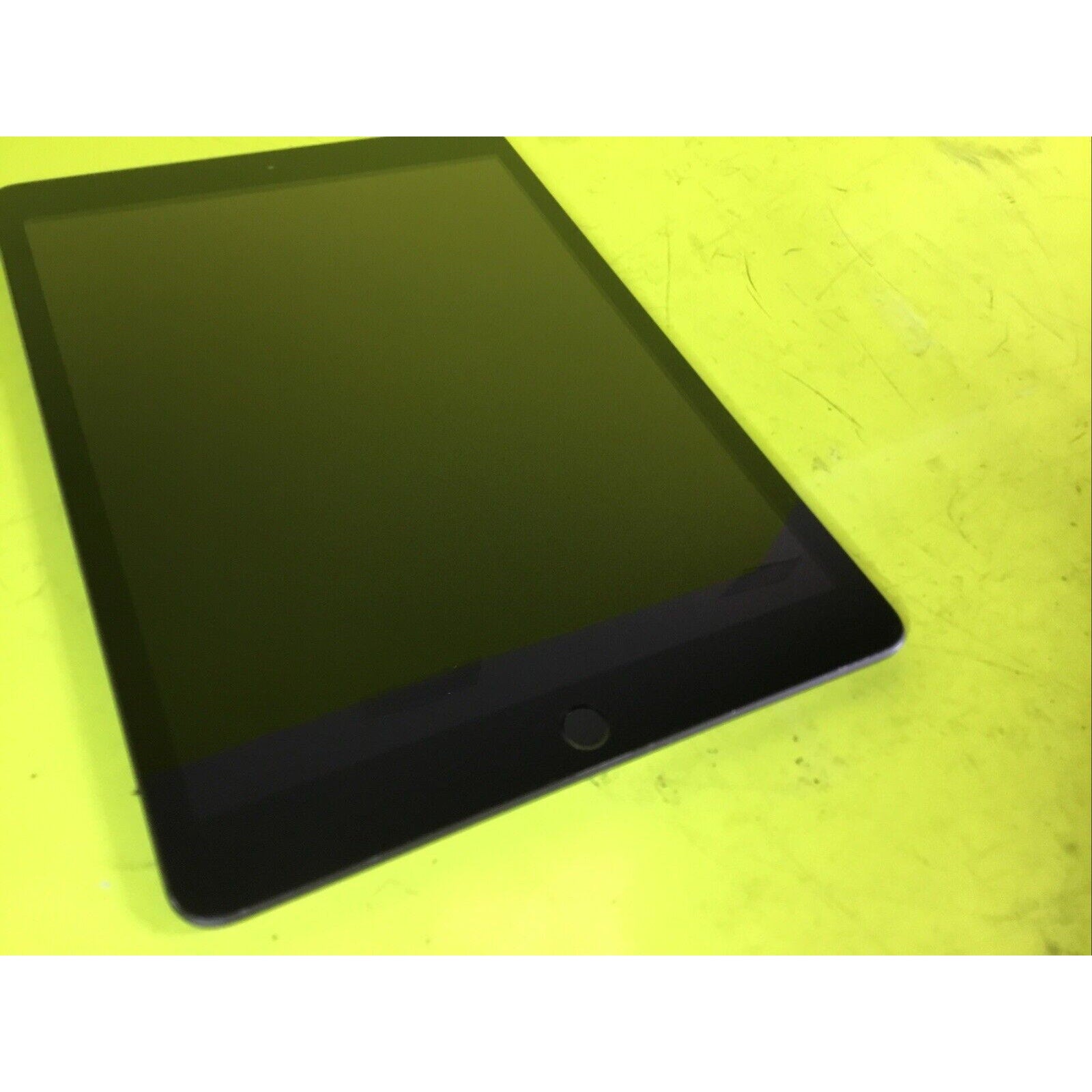 Apple iPad 7th Gen A2197 Gray FOR PARTS REPAIR or RECYCLE