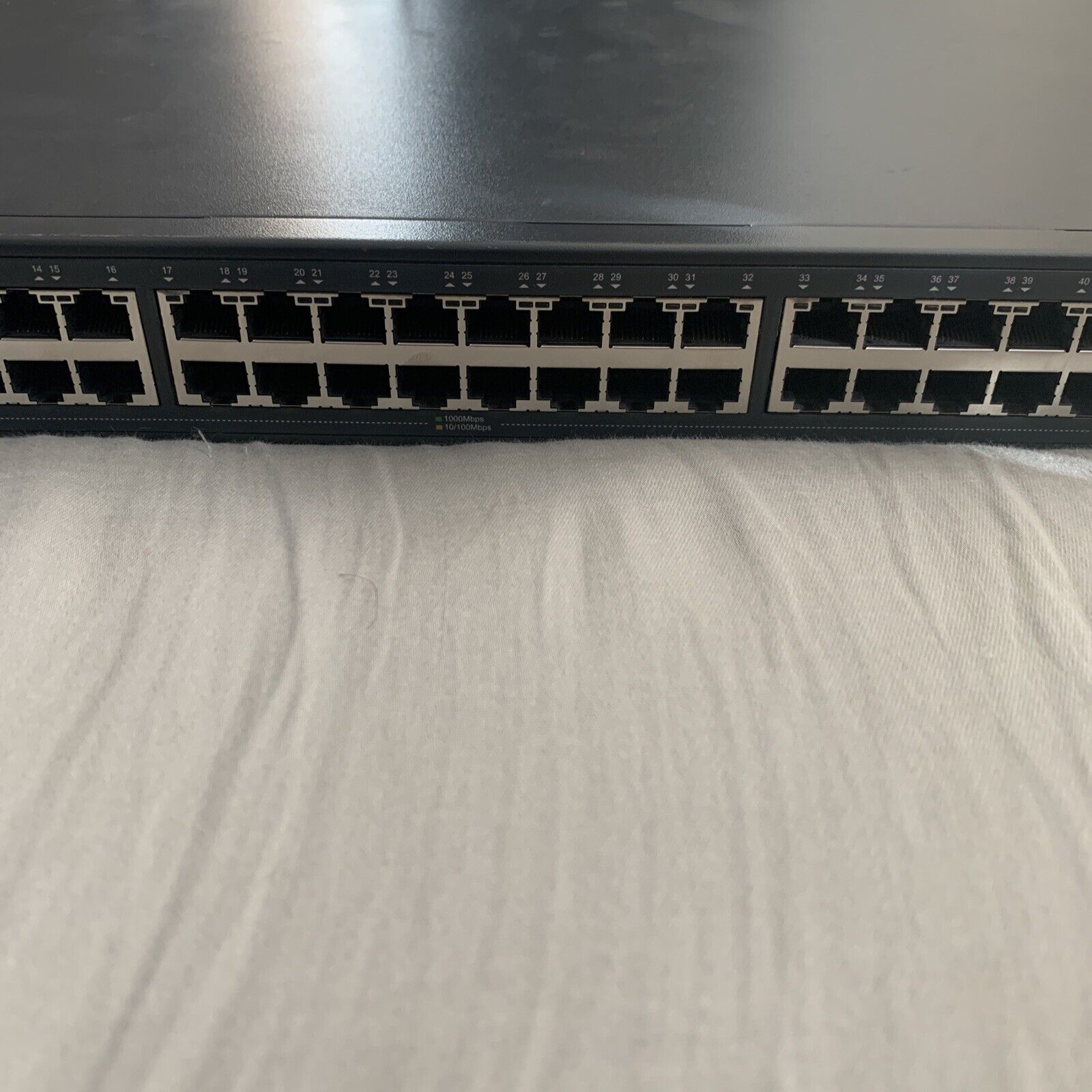 TP-Link TL-SG2452 48-Port Gigabit Smart Ethernet Hub / Switch with 4 SFP Slots