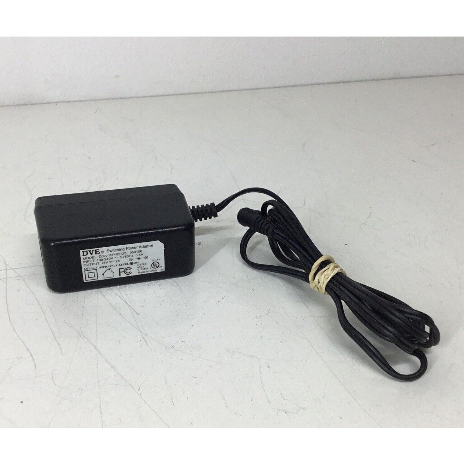 DVE Switching AC Power Adapter Model DSA-15P-05 US 5V DC 2A
