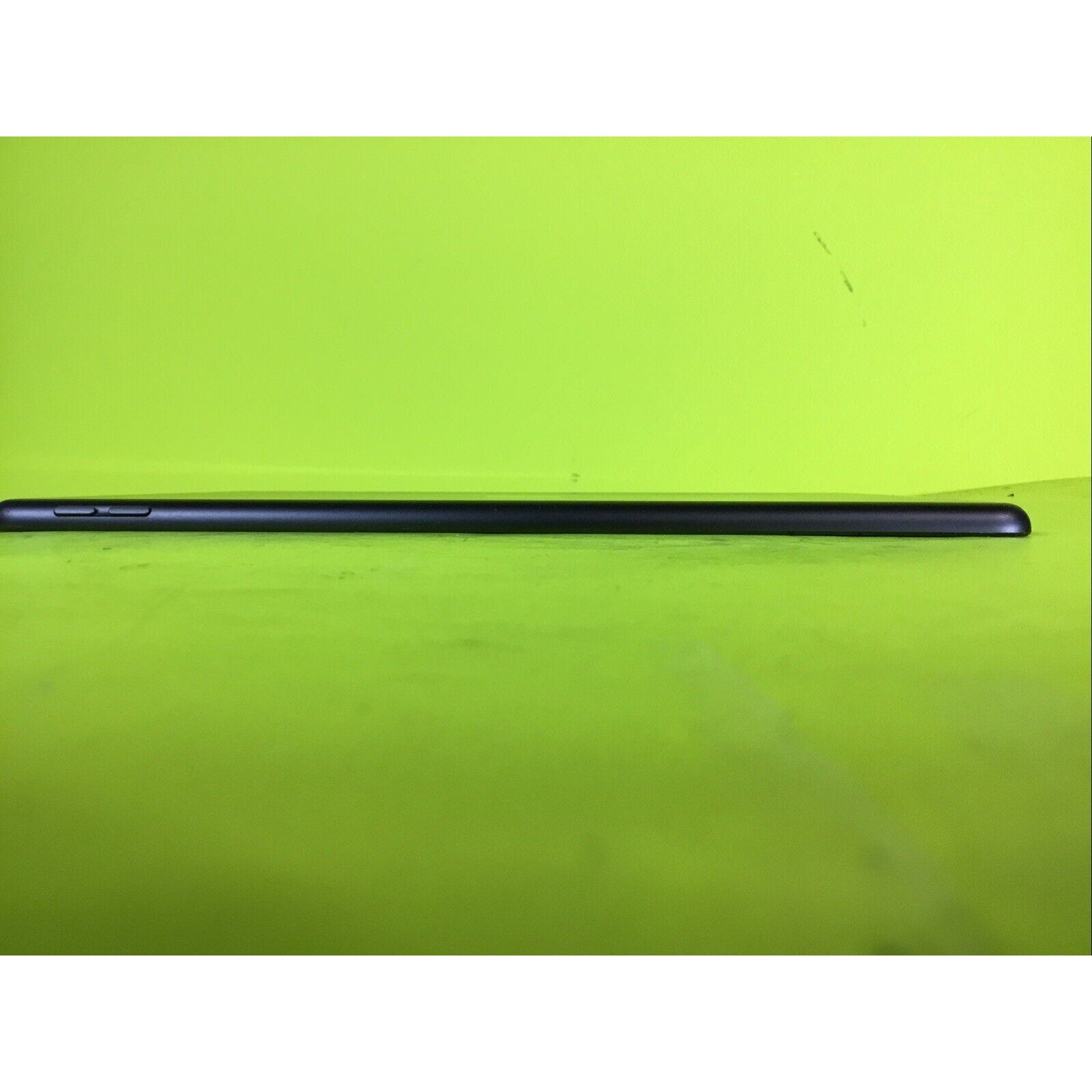 Apple iPad 7th Gen A2197 Gray FOR PARTS REPAIR or RECYCLE