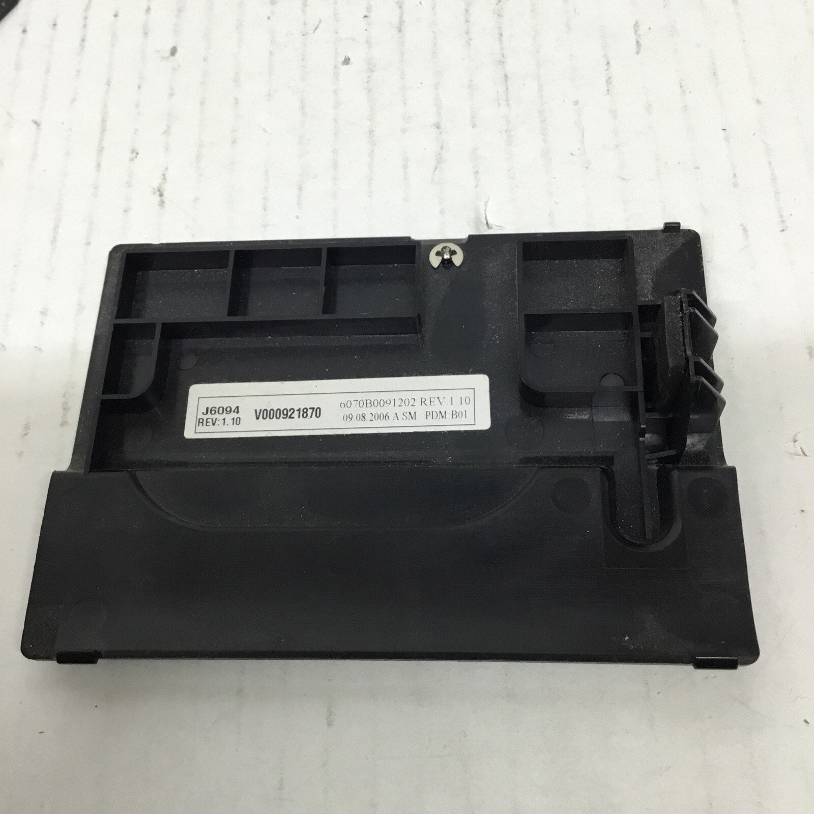 Toshiba Satellite A100 HDD Hard Drive Cover Panel Bezel V000921870 6070B0091202