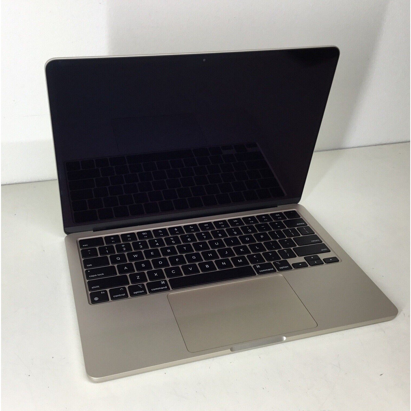 2024 Apple MacBook Air 13.6" M3 Chip 256 GB SSD 8GB RAM 8-Core GPU MRXT3LL/A