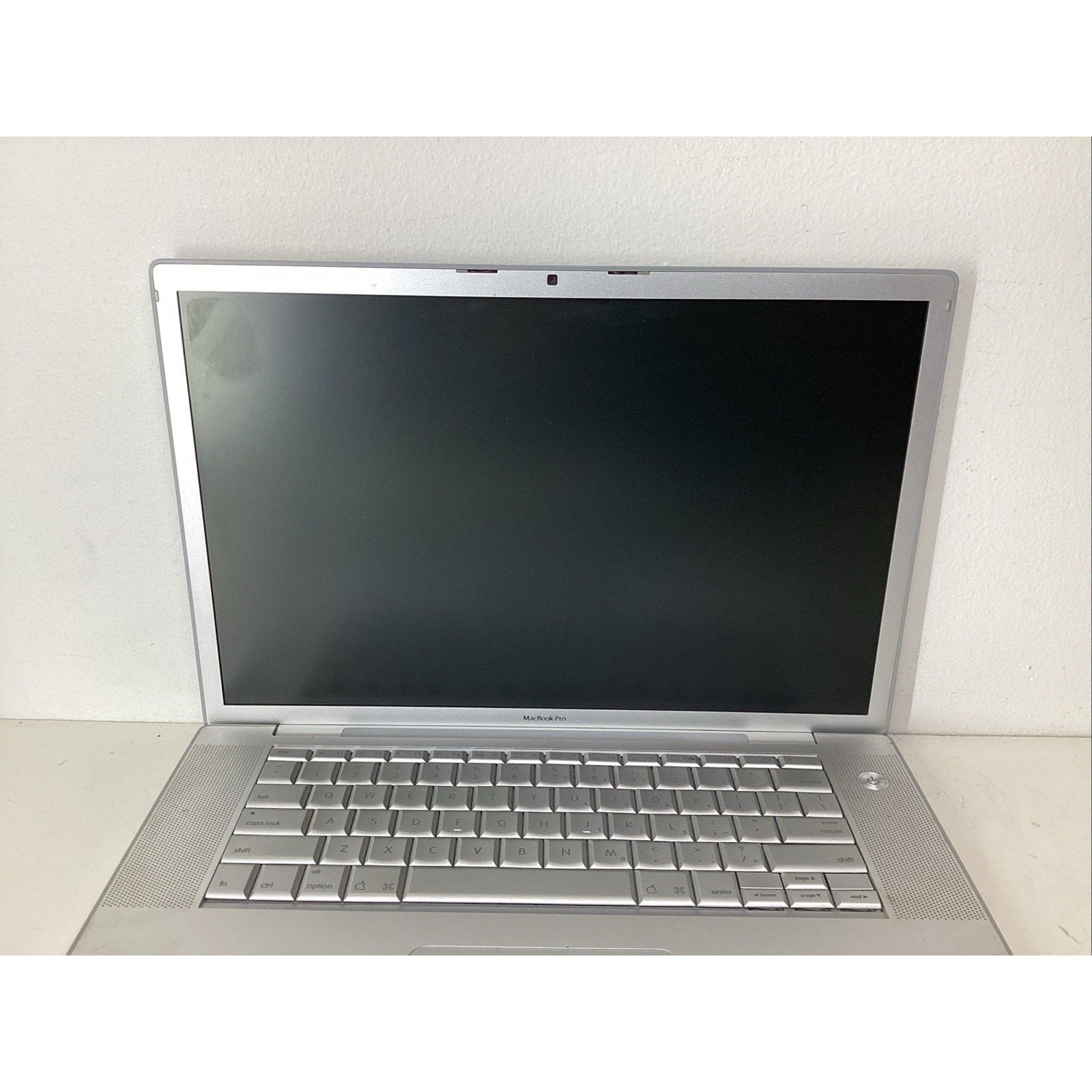 Apple MacBook Pro A1226 15.4" 2007 Intel Core Duo No Battery - For Parts