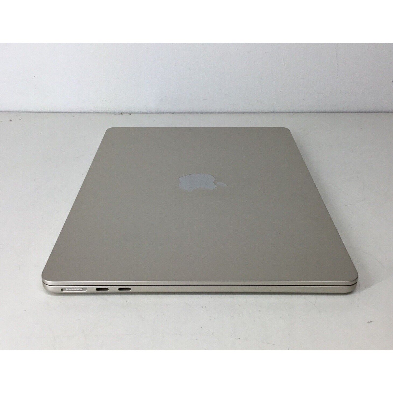 2024 Apple MacBook Air 13.6" M3 Chip 256 GB SSD 8GB RAM 8-Core GPU MRXT3LL/A